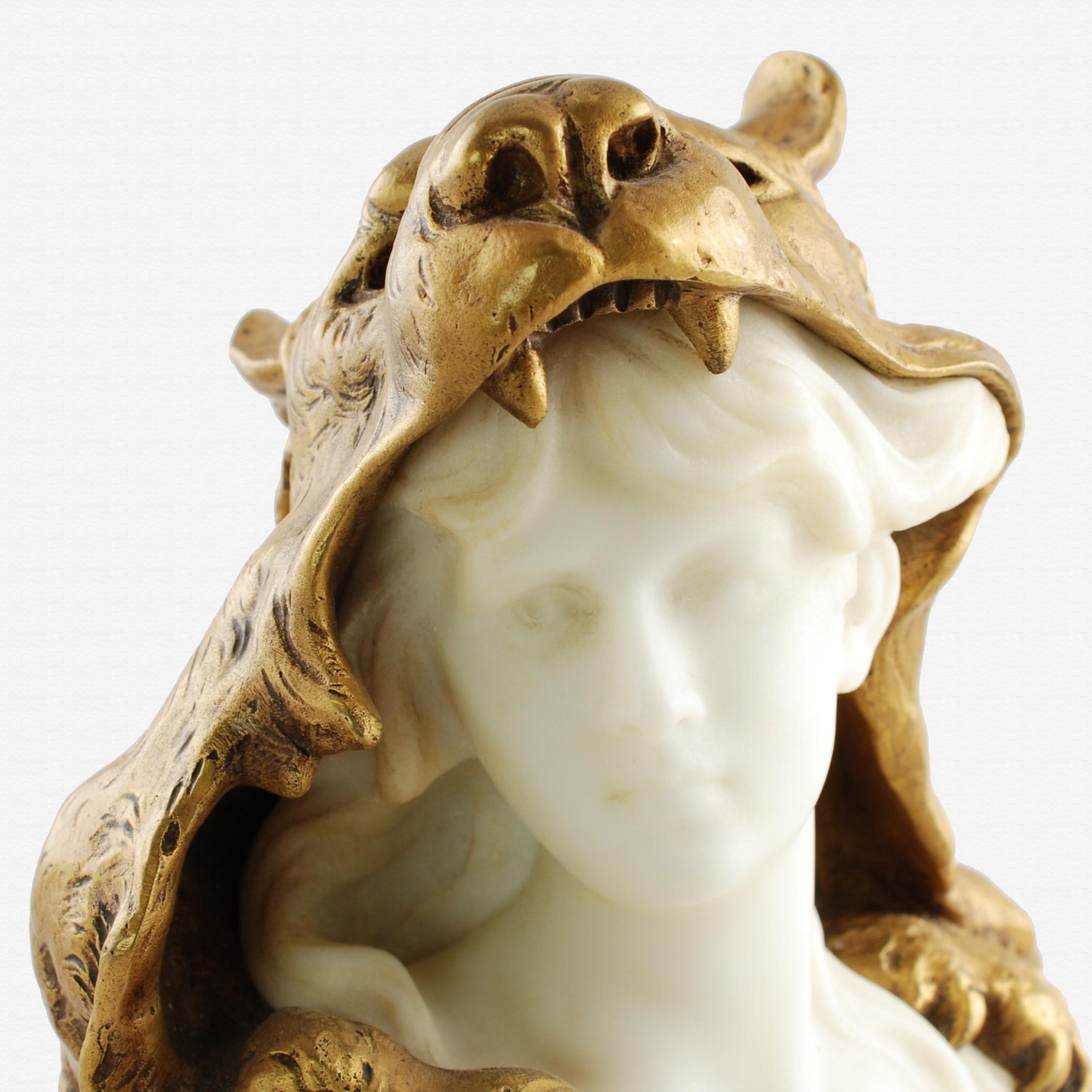 Busto in marmo e bronzo di Omphale di Louis-Robert Carrier-Belleuse del XIX secolo In condizioni buone in vendita a Cincinnati, OH
