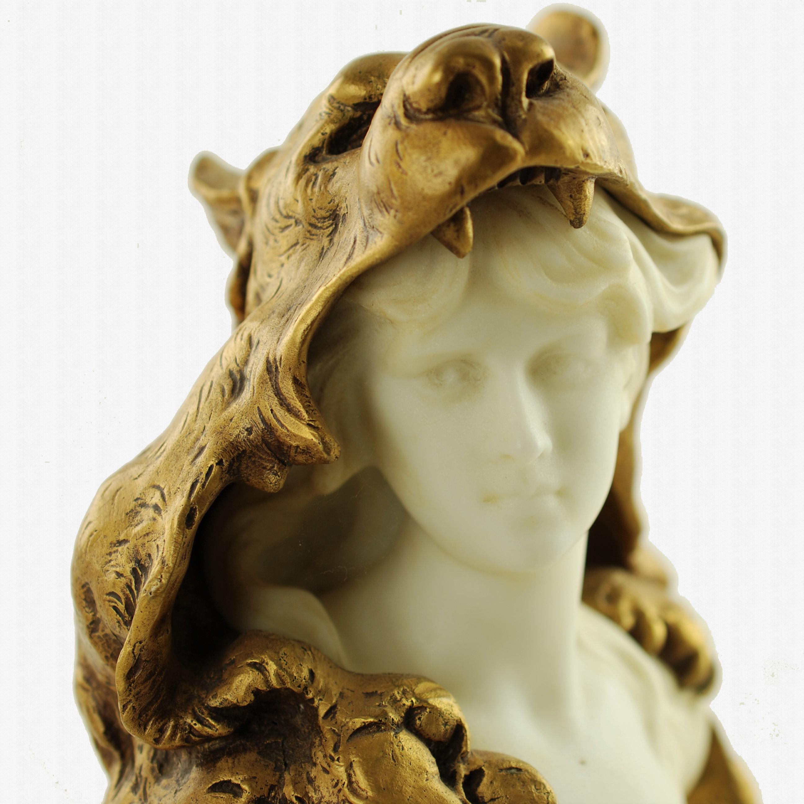 Bronze Buste d'Omphale Louis-Robert Carrier-Belleuse en marbre et bronze du XIXe siècle en vente