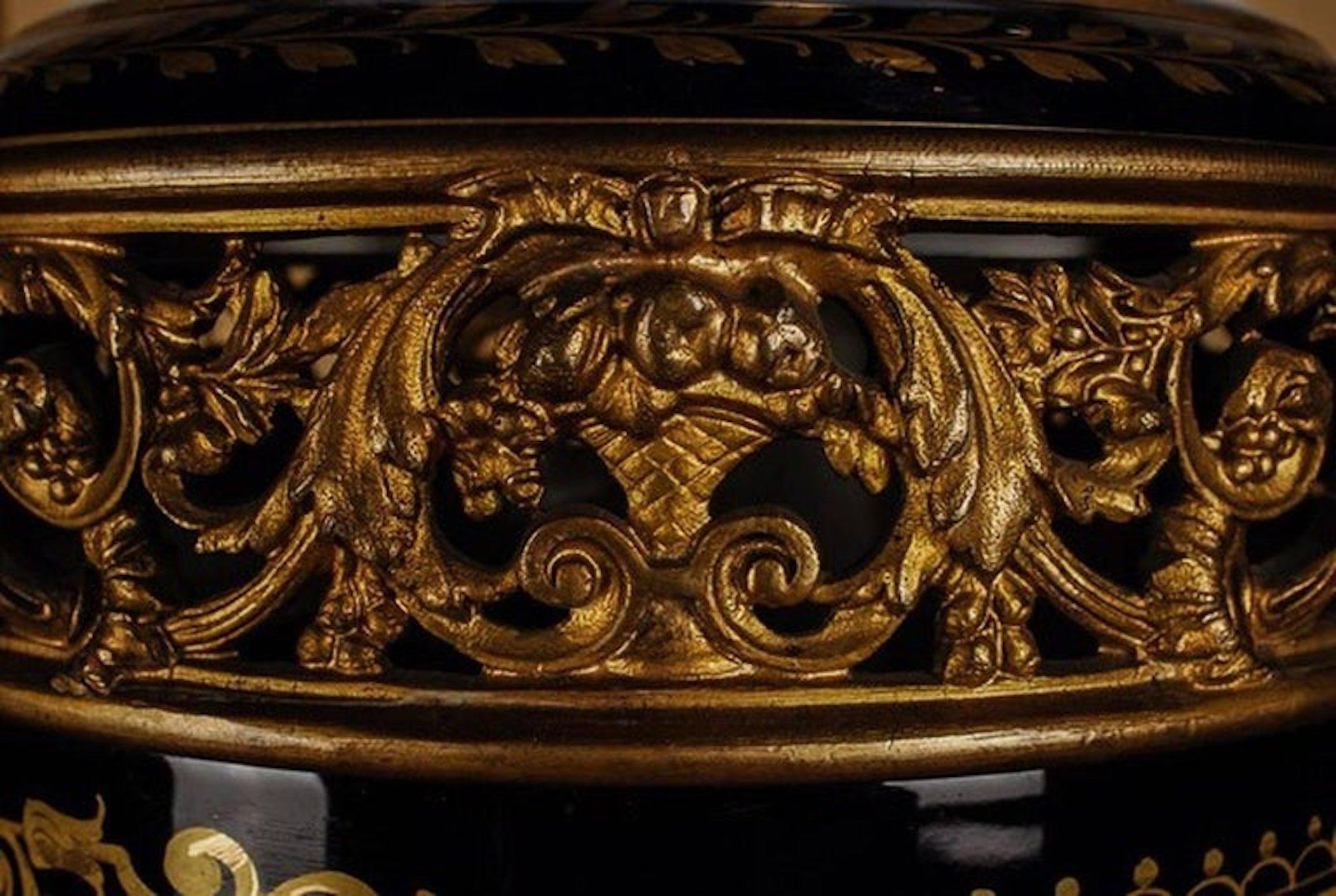Vaso in porcellana di Louis Seize del XIX secolo in stile Napoleone III Sèvre in vendita 3