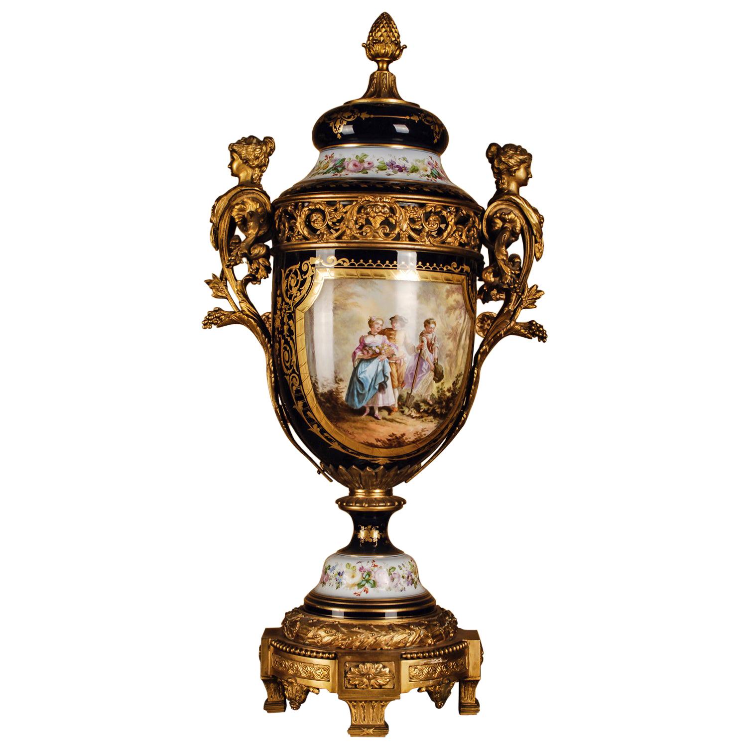 Vase en porcelaine de Sèvre du XIXe siècle de style Louis Seize et Napoléon III