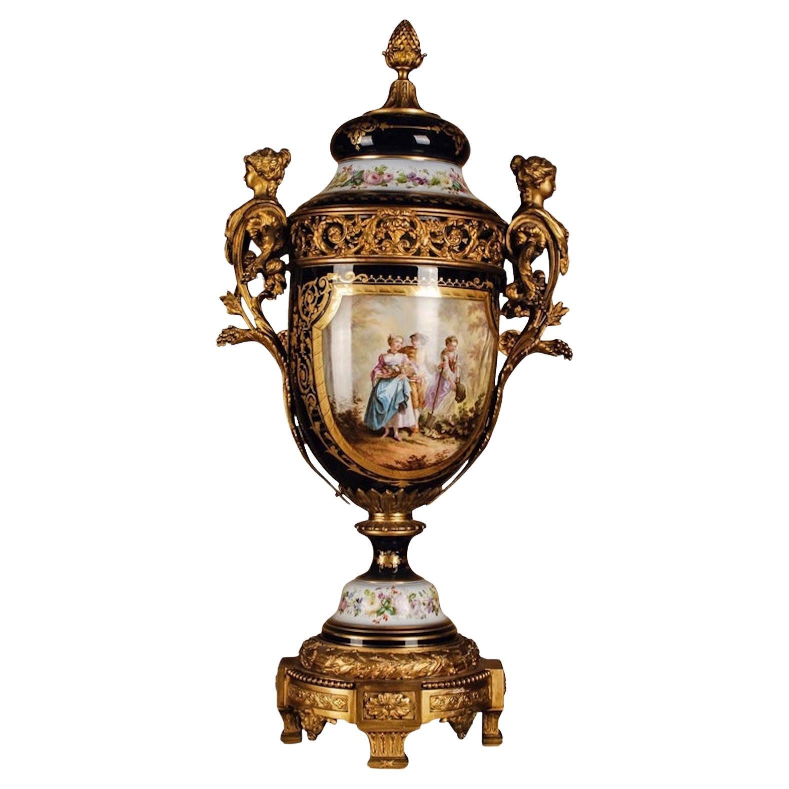 Vaso in porcellana di Louis Seize del XIX secolo in stile Napoleone III Sèvre in vendita
