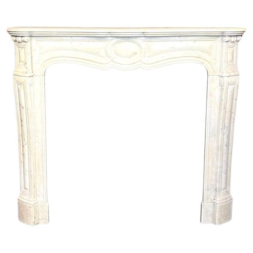 Cornice per caminetto in marmo bianco di Carrara Louis del XIX secolo in vendita