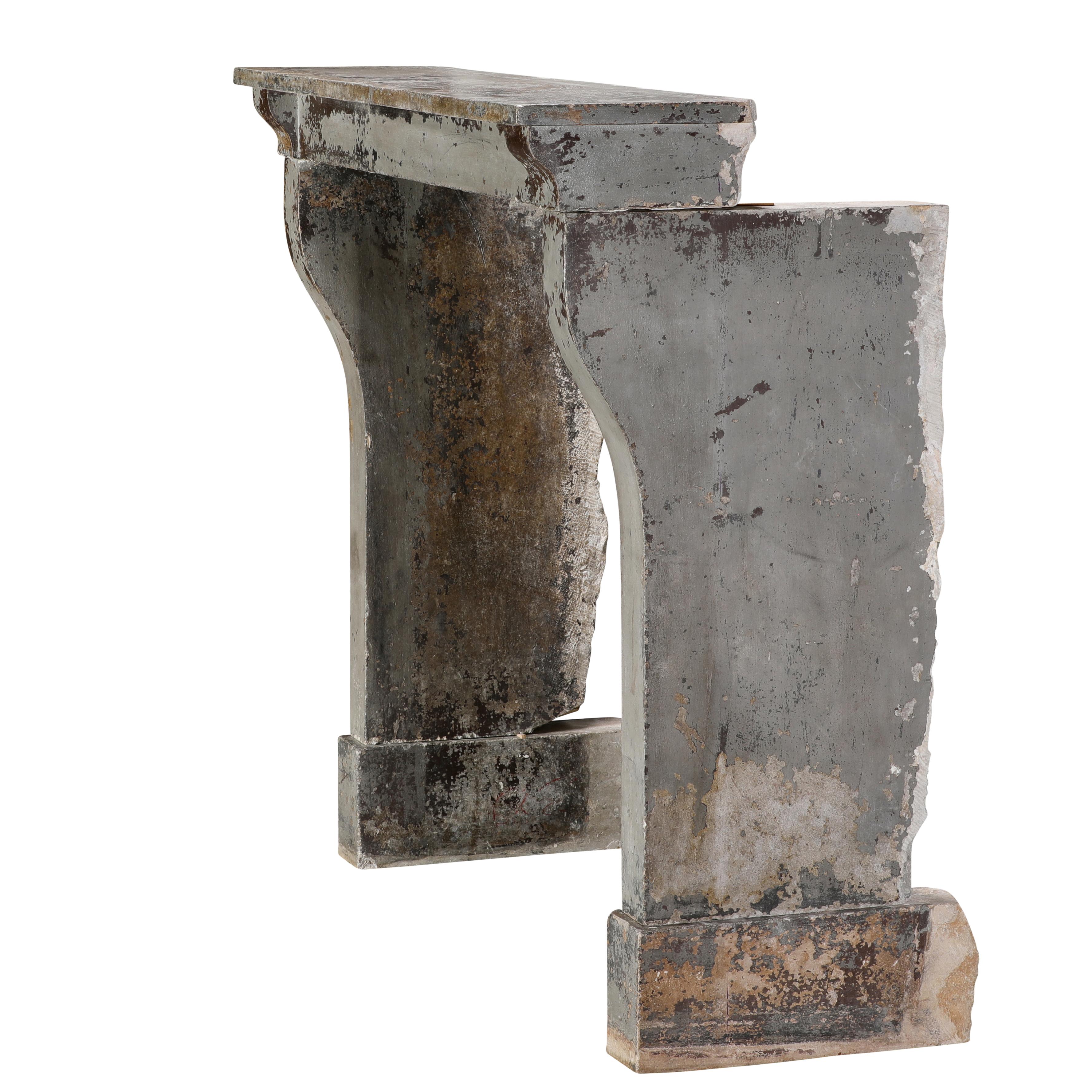 Rustikaler Kalksteinkamin aus dem 19. Jahrhundert Louis XIII  Original Patina  Seltenheit im Angebot 5