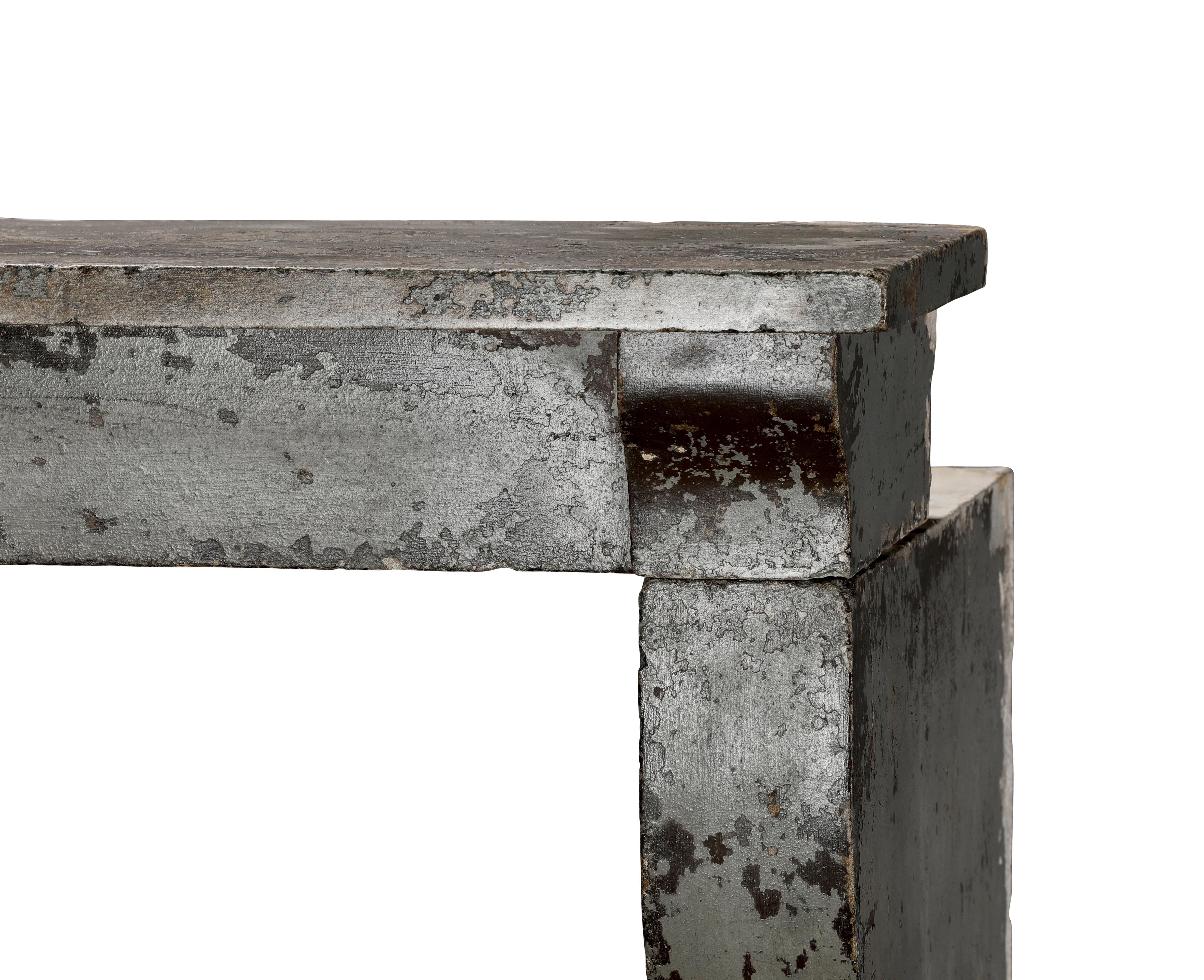 Rustikaler Kalksteinkamin aus dem 19. Jahrhundert Louis XIII  Original Patina  Seltenheit im Angebot 9