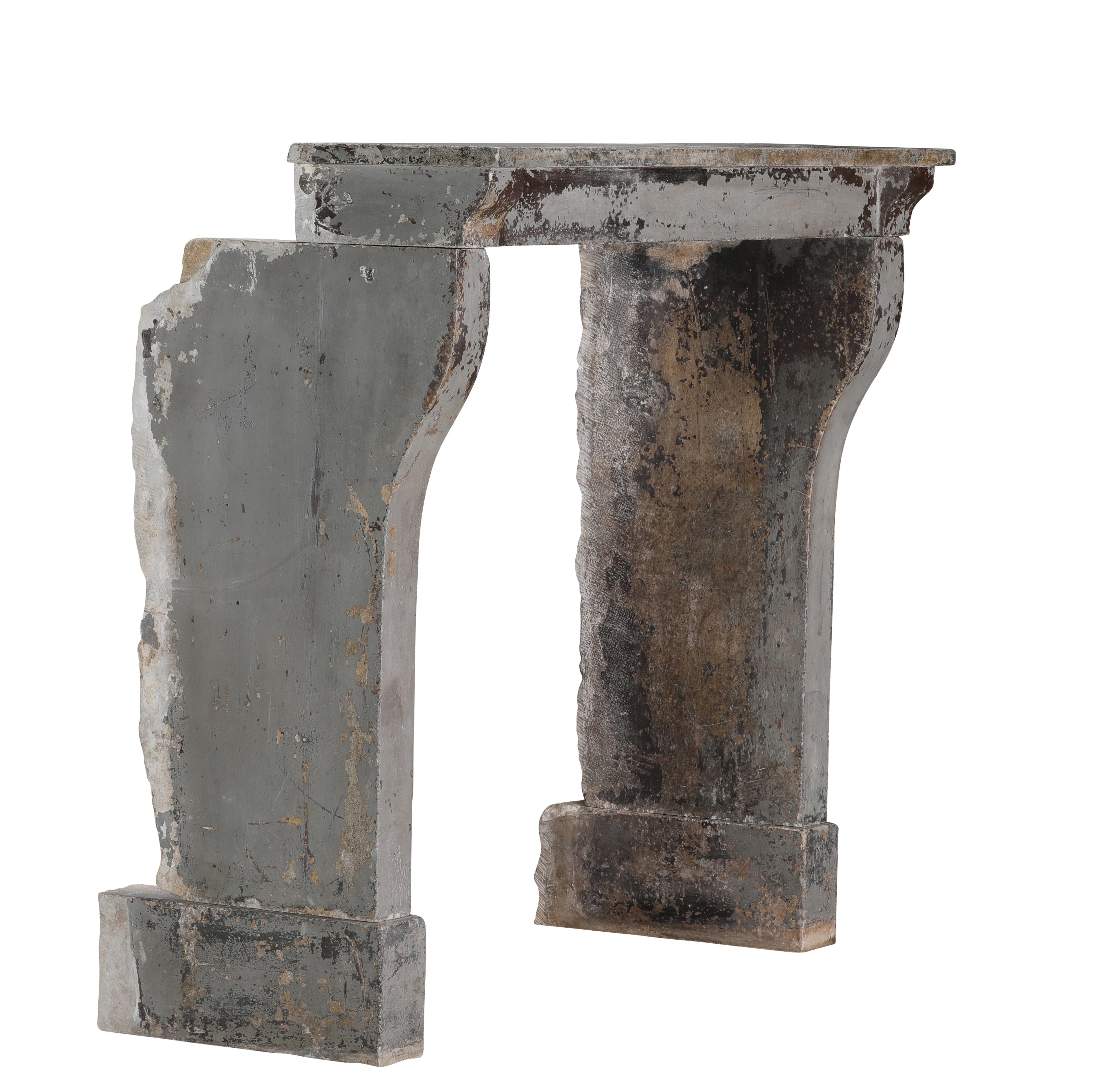 Rustikaler Kalksteinkamin aus dem 19. Jahrhundert Louis XIII  Original Patina  Seltenheit im Angebot 12