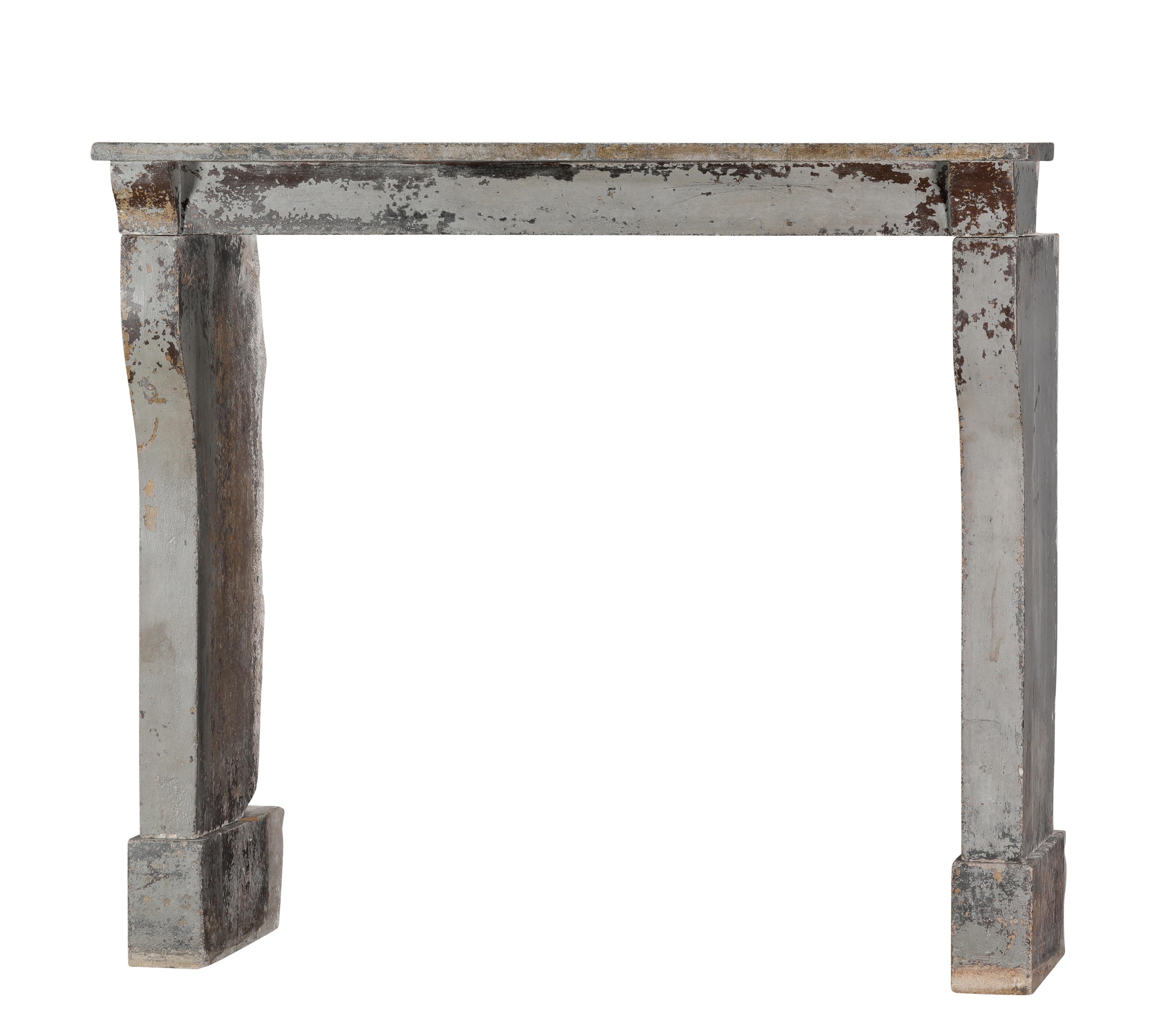 Rustikaler Kalksteinkamin aus dem 19. Jahrhundert Louis XIII  Original Patina  Seltenheit im Angebot 1