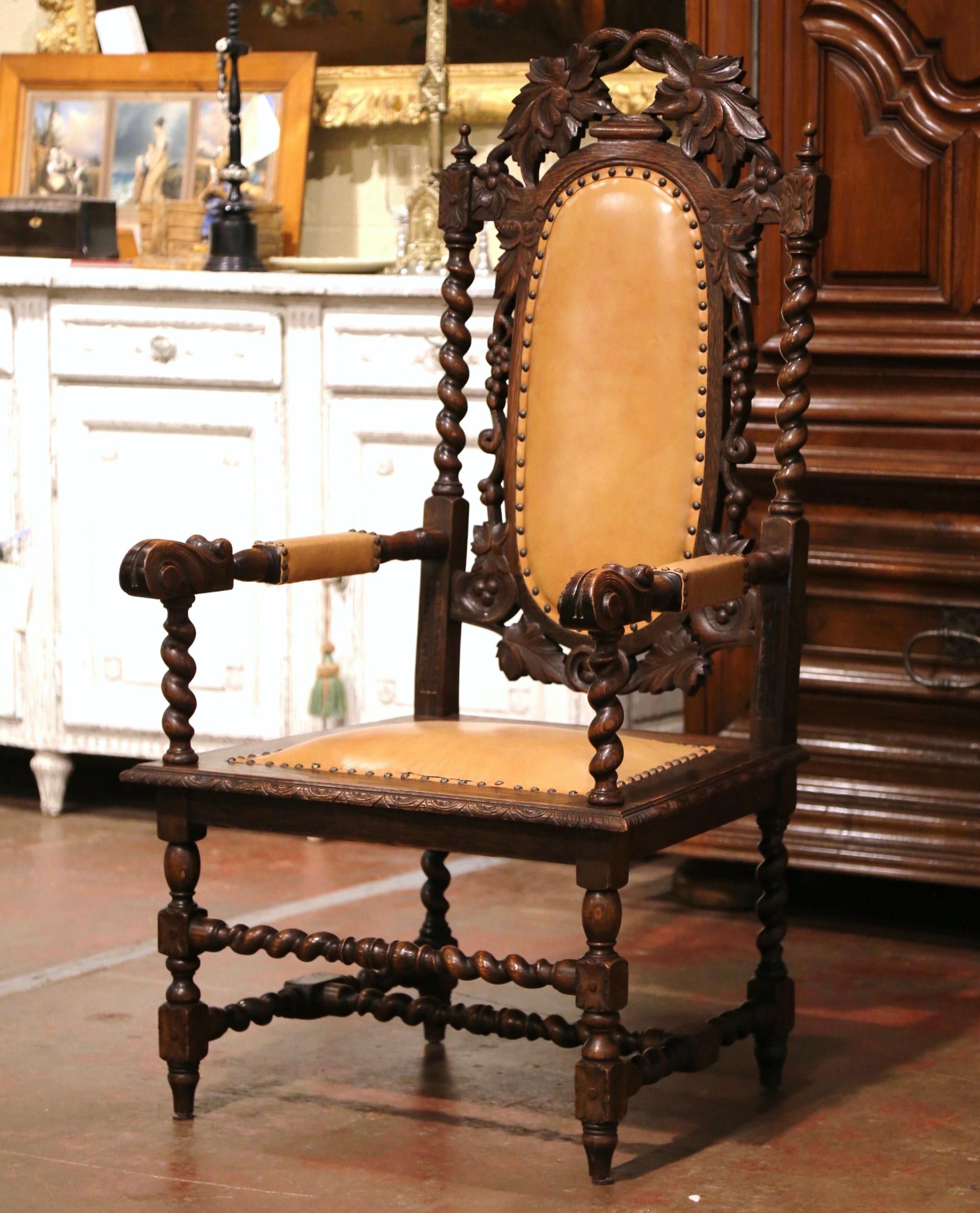 Sessel aus geschnitzter Eiche und Leder im Louis-XIII-Stil des 19. Jahrhunderts von Karpen (Handgeschnitzt) im Angebot