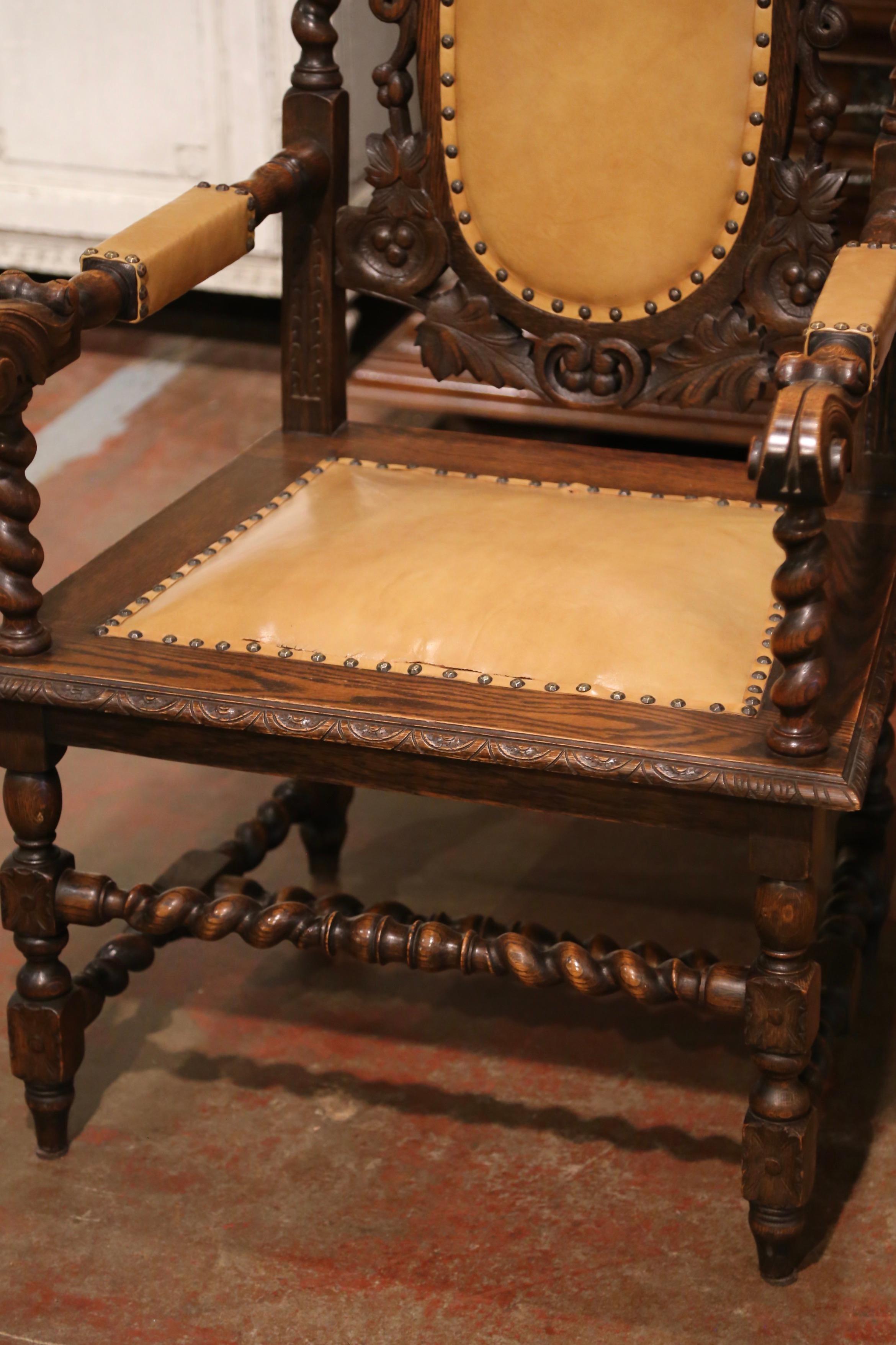 Sessel aus geschnitzter Eiche und Leder im Louis-XIII-Stil des 19. Jahrhunderts von Karpen im Zustand „Relativ gut“ im Angebot in Dallas, TX