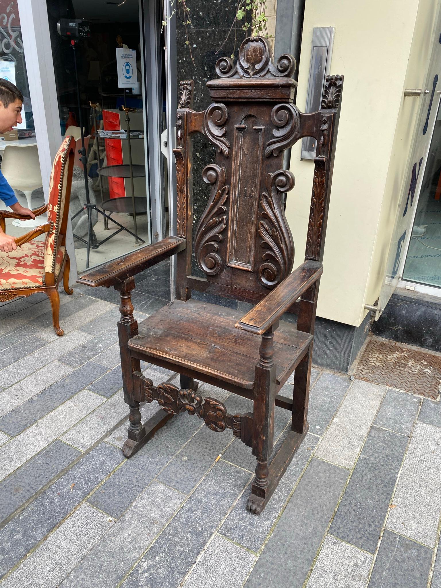 Fauteuil trône de style Louis XIII du 19ème siècle en vente 2