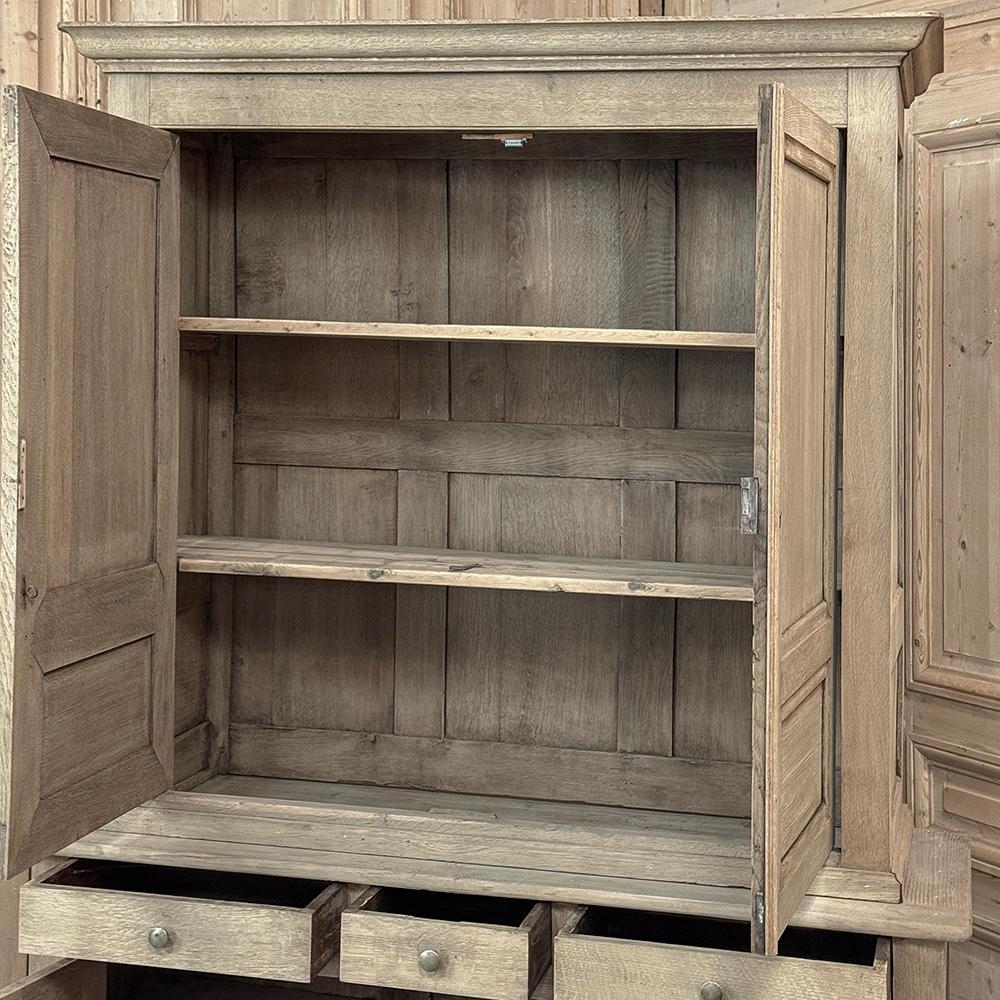 Buffet Louis XIV du 19ème siècle en Oak Oak décapé en vente 9