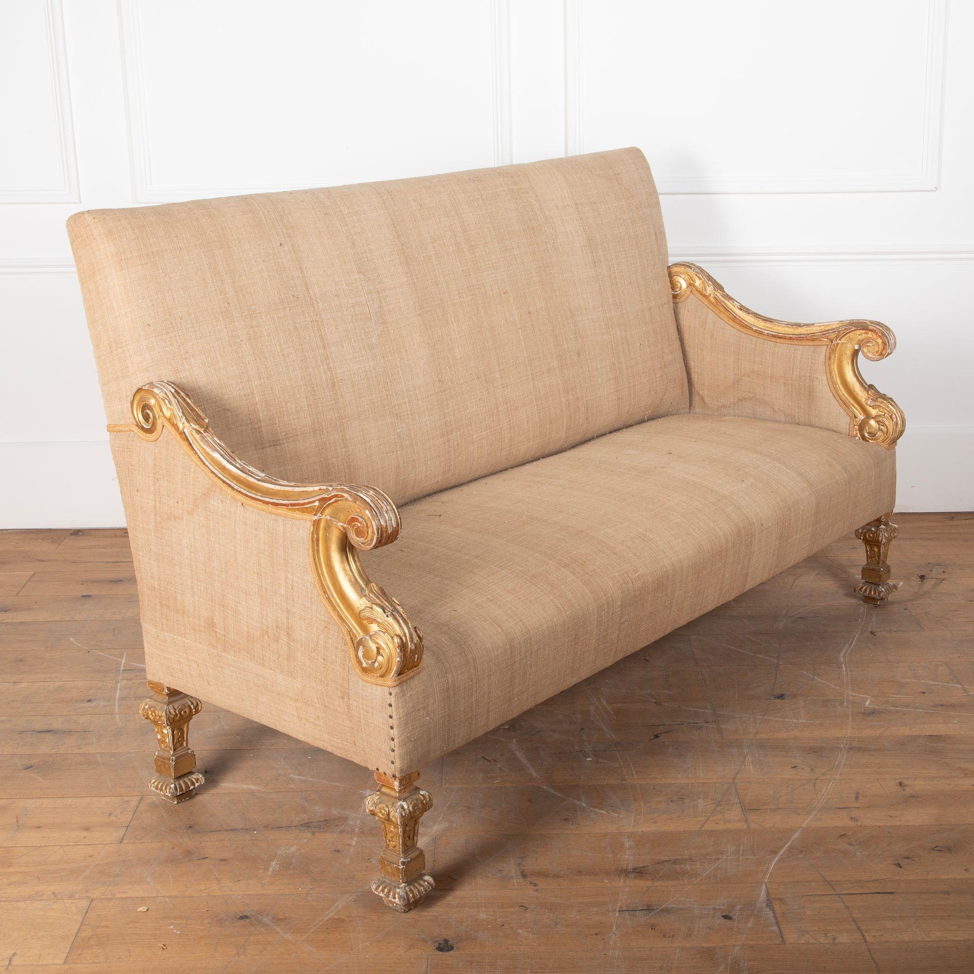 Divano francese del XIX secolo in stile Luigi XIV in legno dorato.
Con eleganti braccioli che terminano con supporti frontali a voluta.
Rivestito in esile.
Si prega di notare che questo pezzo presenta un'usura commisurata all'età.