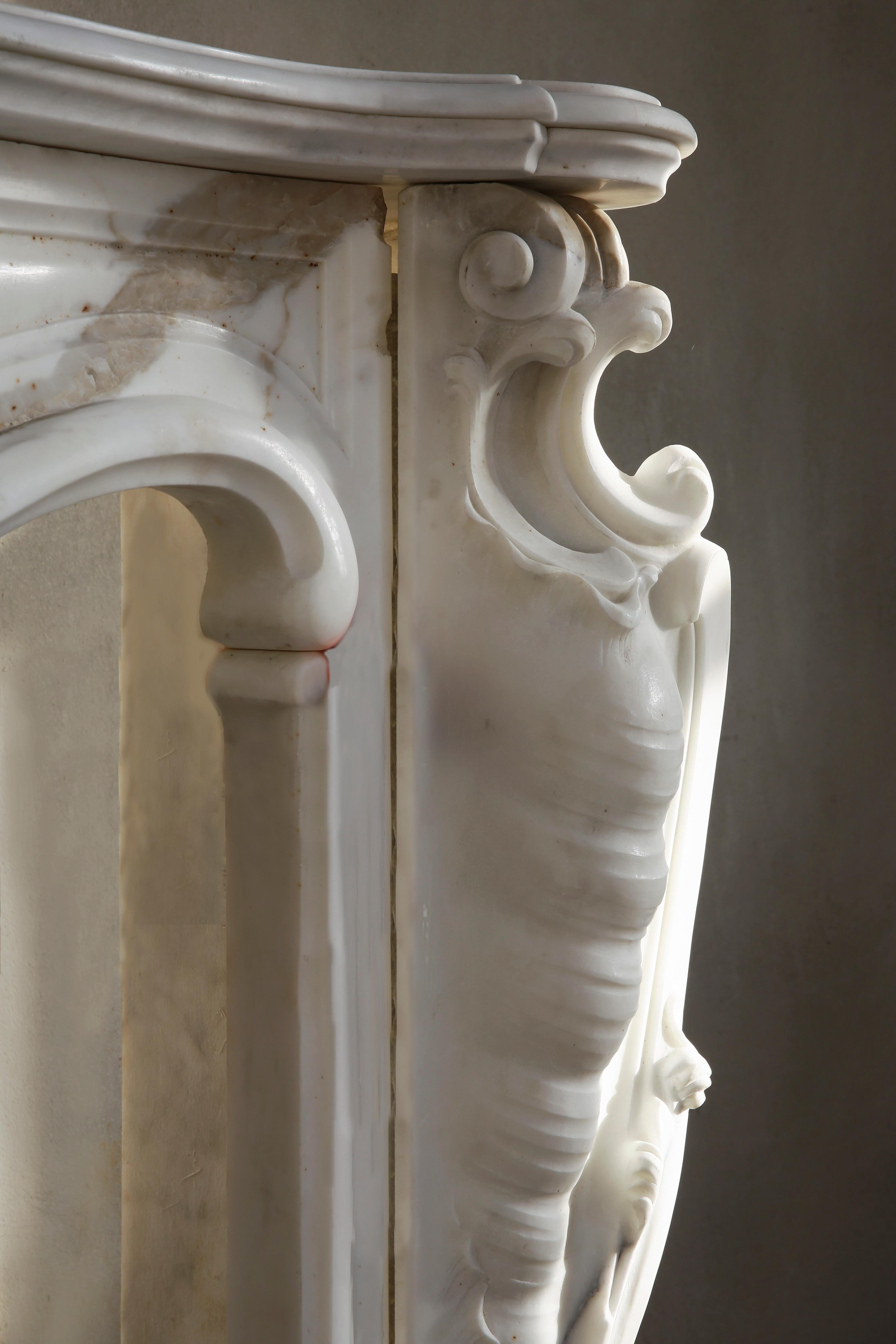 19th Century, Louis XV Antique Statuario Marble Fireplace In Good Condition For Sale In Made, NL