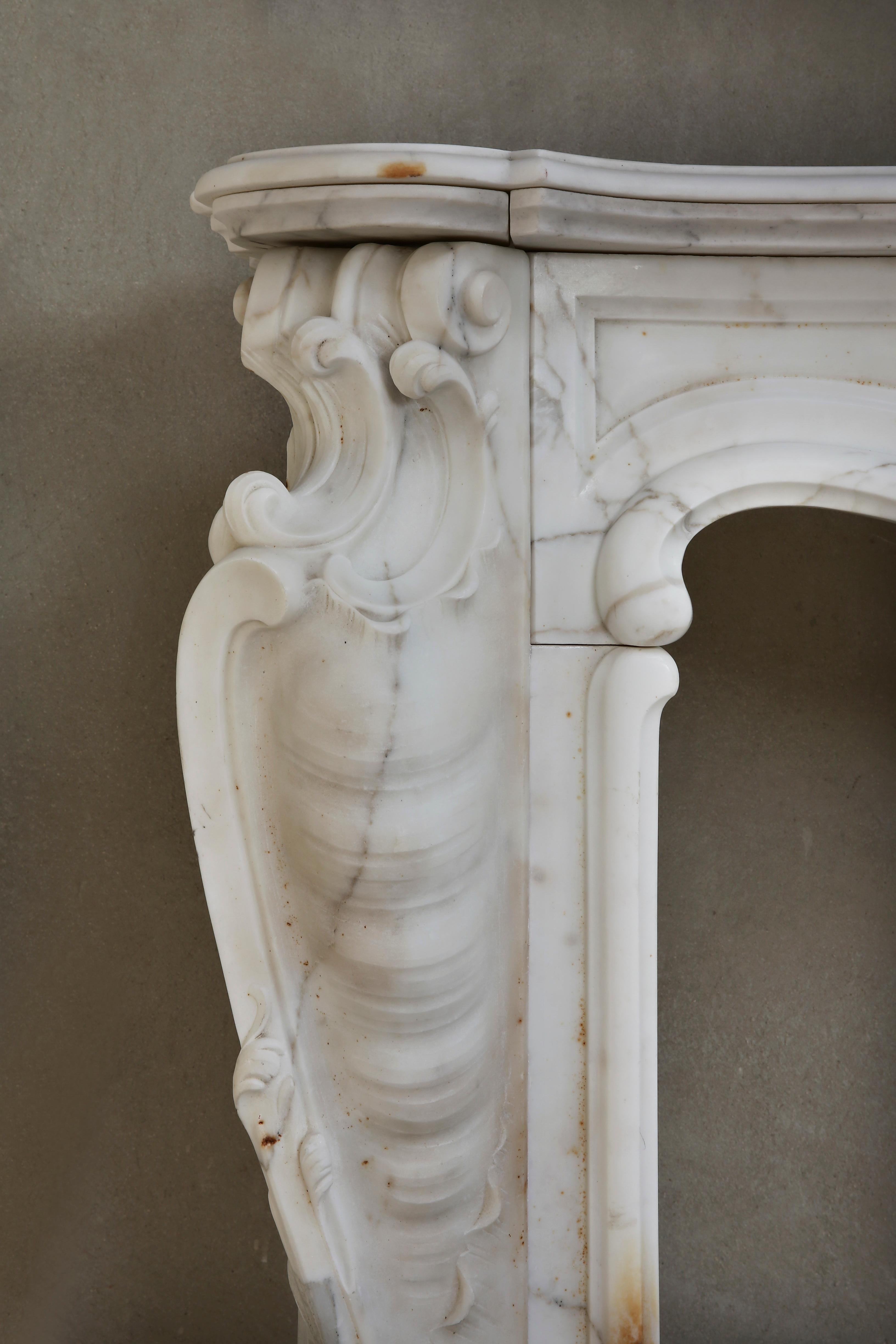 Antiker Statuario-Marmorkamin im Louis-XV-Stil des 19. Jahrhunderts im Angebot 2