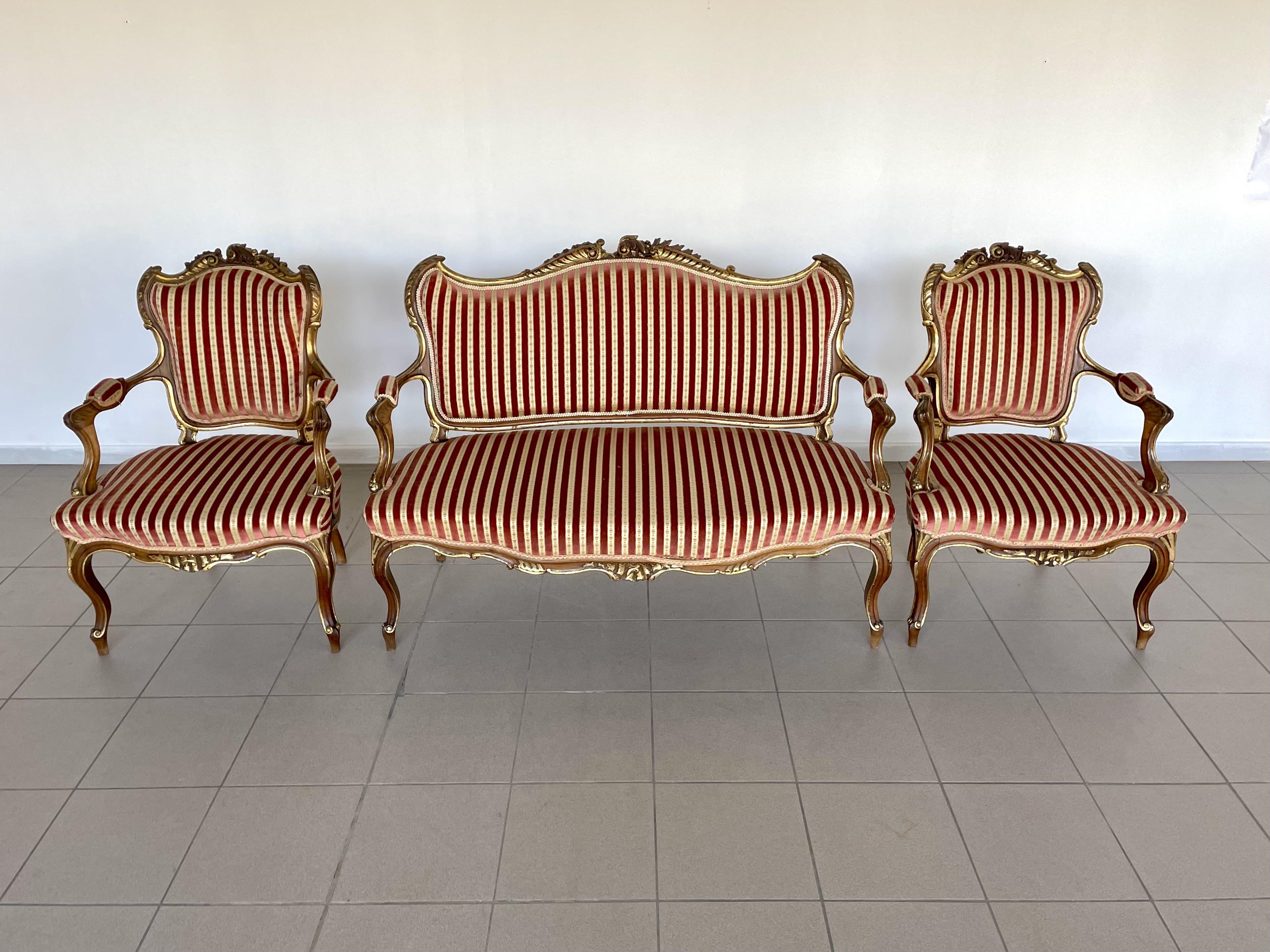 19th Century  Louis XV Canapé / Sofa Set With Matching Armchairs - 3 Pieces In Good Condition In Bridgeport, CT