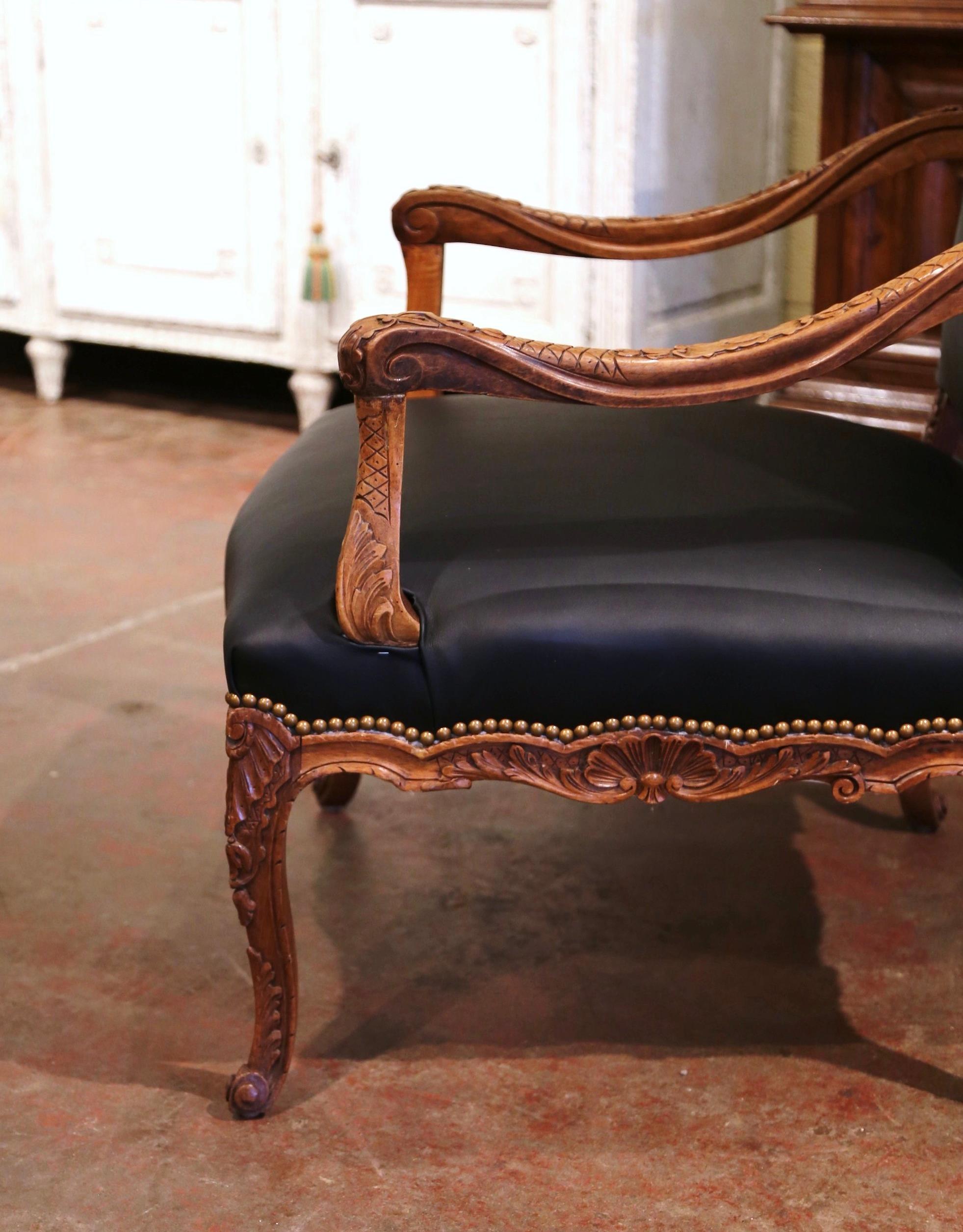 19th Century Louis XV Carved Walnut and Black Leather Armchair from Provence In Excellent Condition For Sale In Dallas, TX