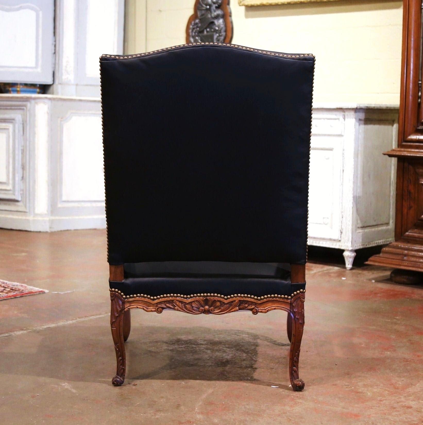 19th Century Louis XV Carved Walnut and Black Leather Armchair from Provence For Sale 2