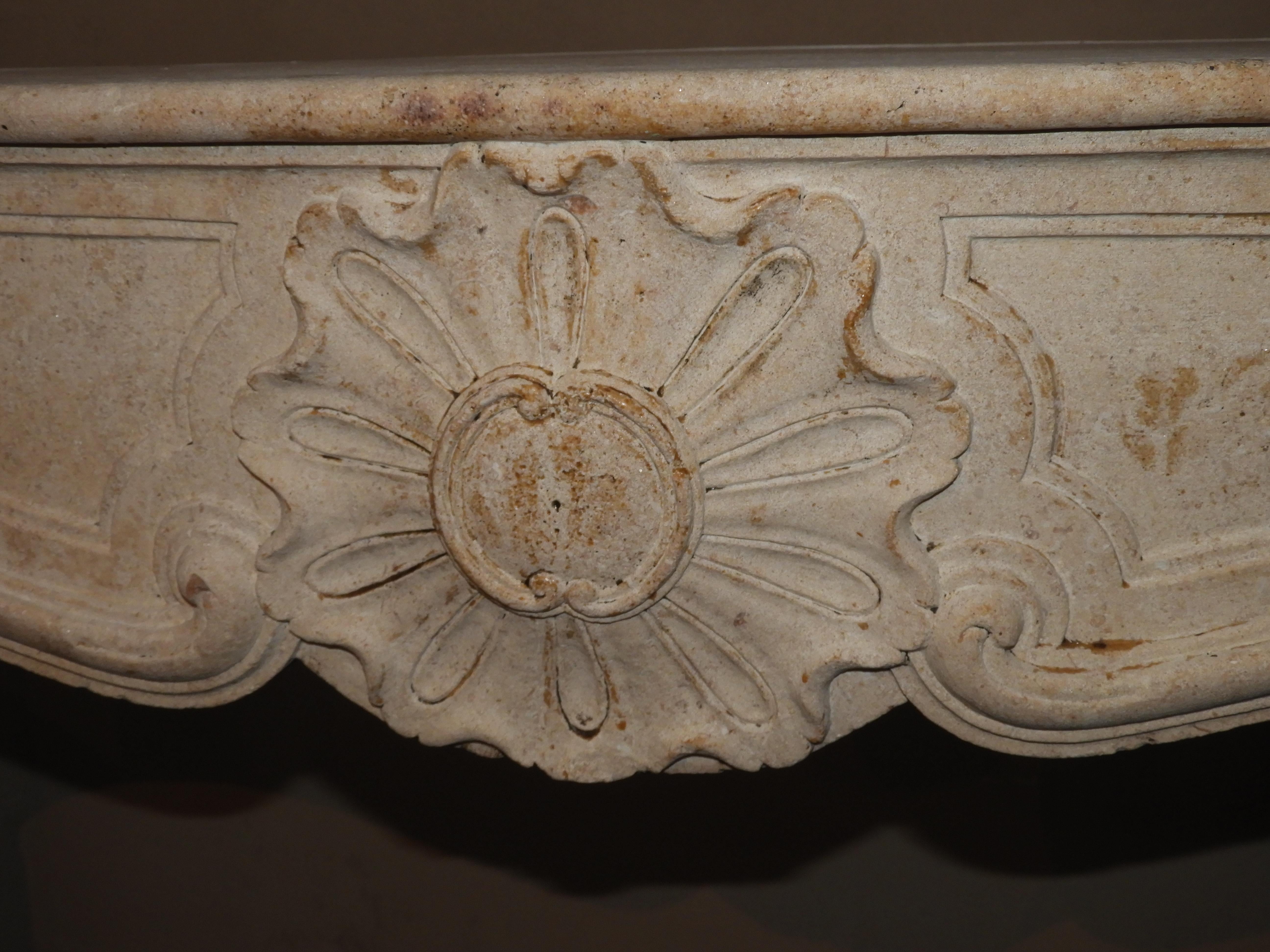 19th Century Louis XV Fireplace in French Limestone  In Good Condition For Sale In Zedelgem, BE