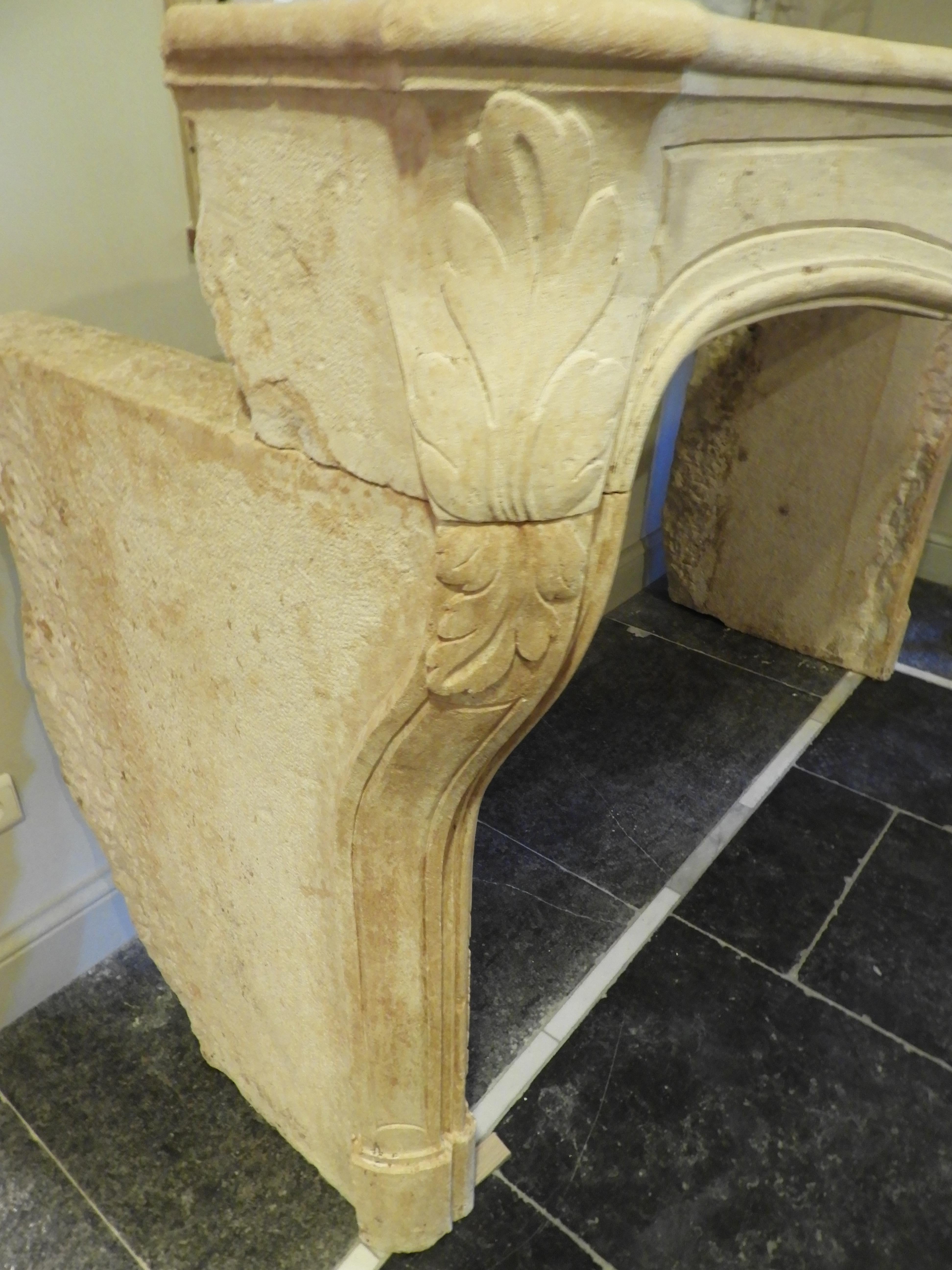19th Century Louis XV Fireplace in French Limestone For Sale 1