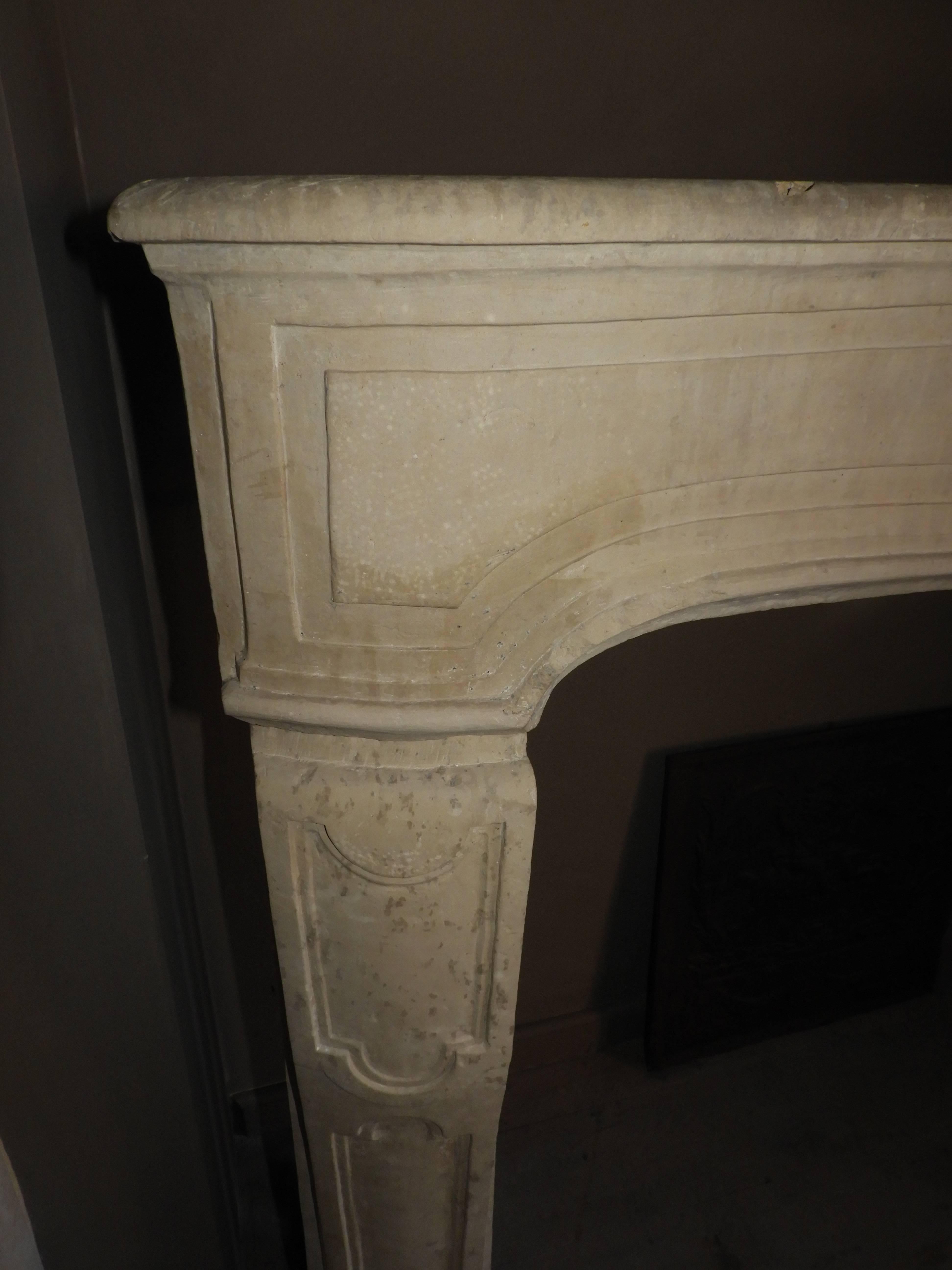 19th Century Louis XV Fireplace in French Limestone For Sale 3