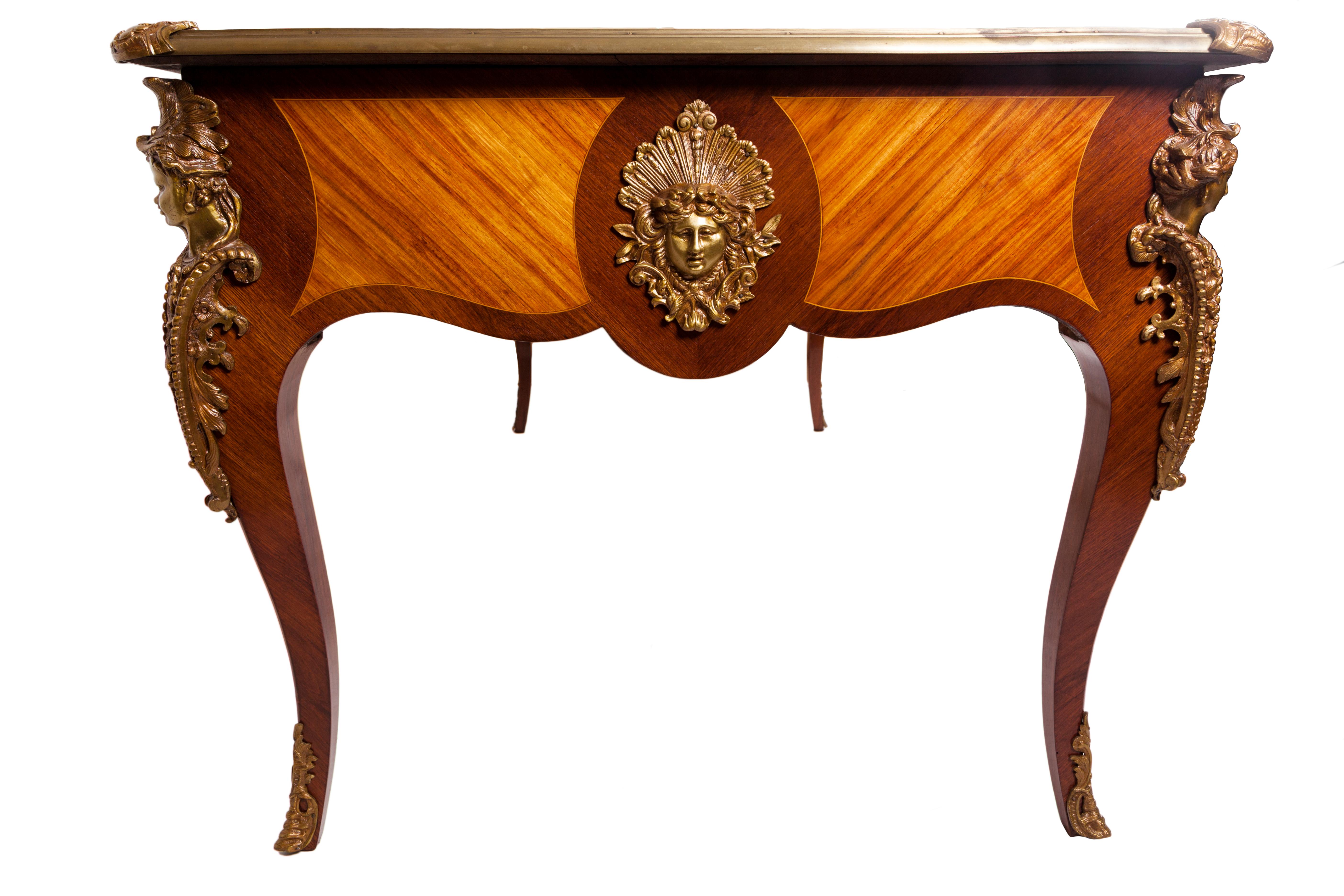 19th Century Louis XV French Bureau Plat In Good Condition For Sale In Tricase, Italia