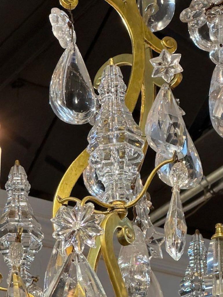 Lampadario Luigi XV del XIX secolo in bronzo dorato e cristallo di rocca In condizioni buone in vendita a Dallas, TX