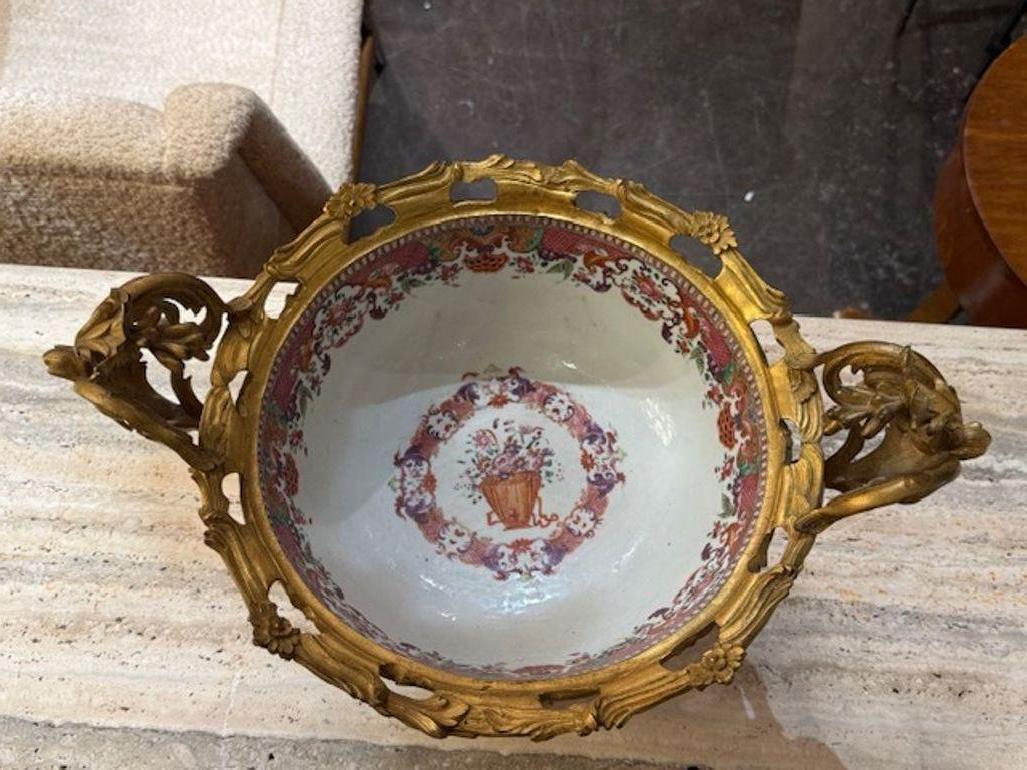 19th Century Louis XV Gilt Bronze and Rose Medallion Centerpiece For Sale 1