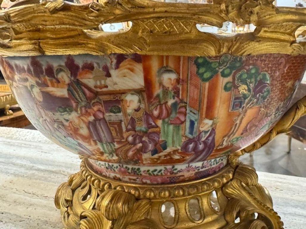 19th Century Louis XV Gilt Bronze and Rose Medallion Centerpiece For Sale 3