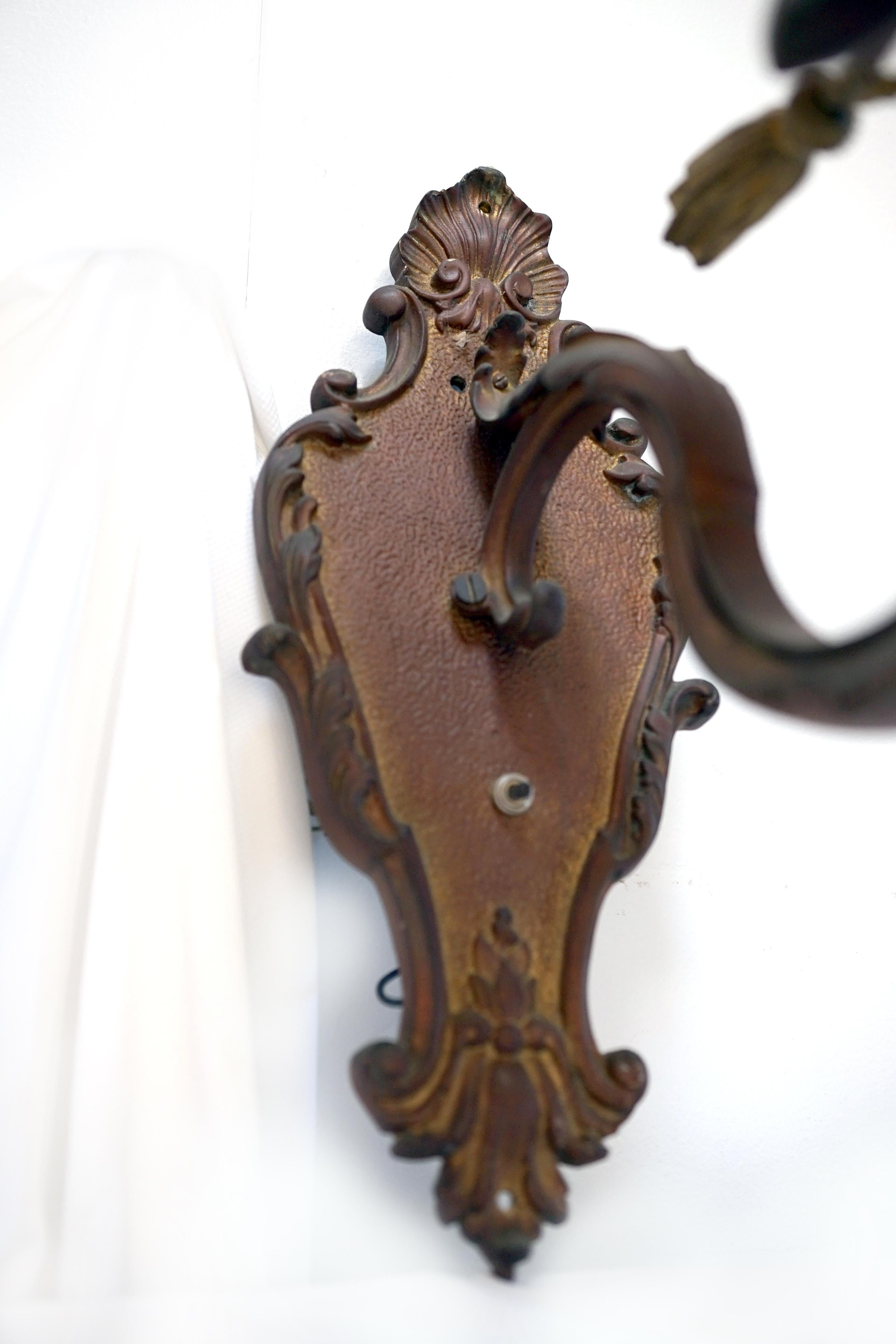 Sconcerto neoclassico Luigi XV del XIX secolo in bronzo dorato in vendita 2