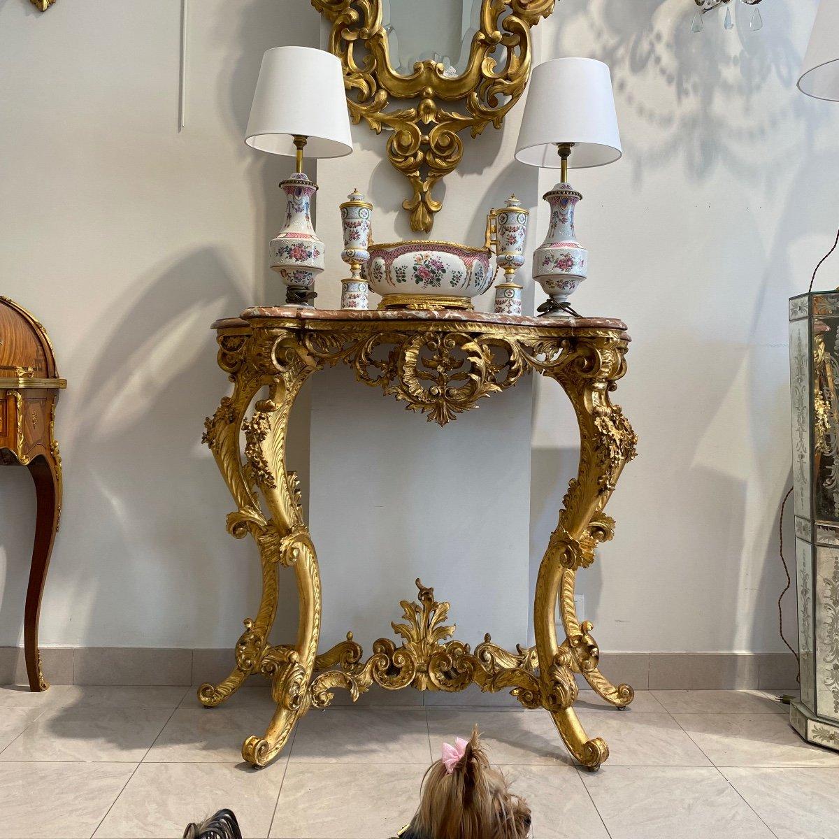 Table console Louis XV du 19ème siècle en bois doré avec plateau en marbre en vente 3