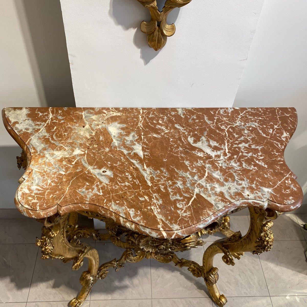 Table console Louis XV du 19ème siècle en bois doré avec plateau en marbre en vente 2