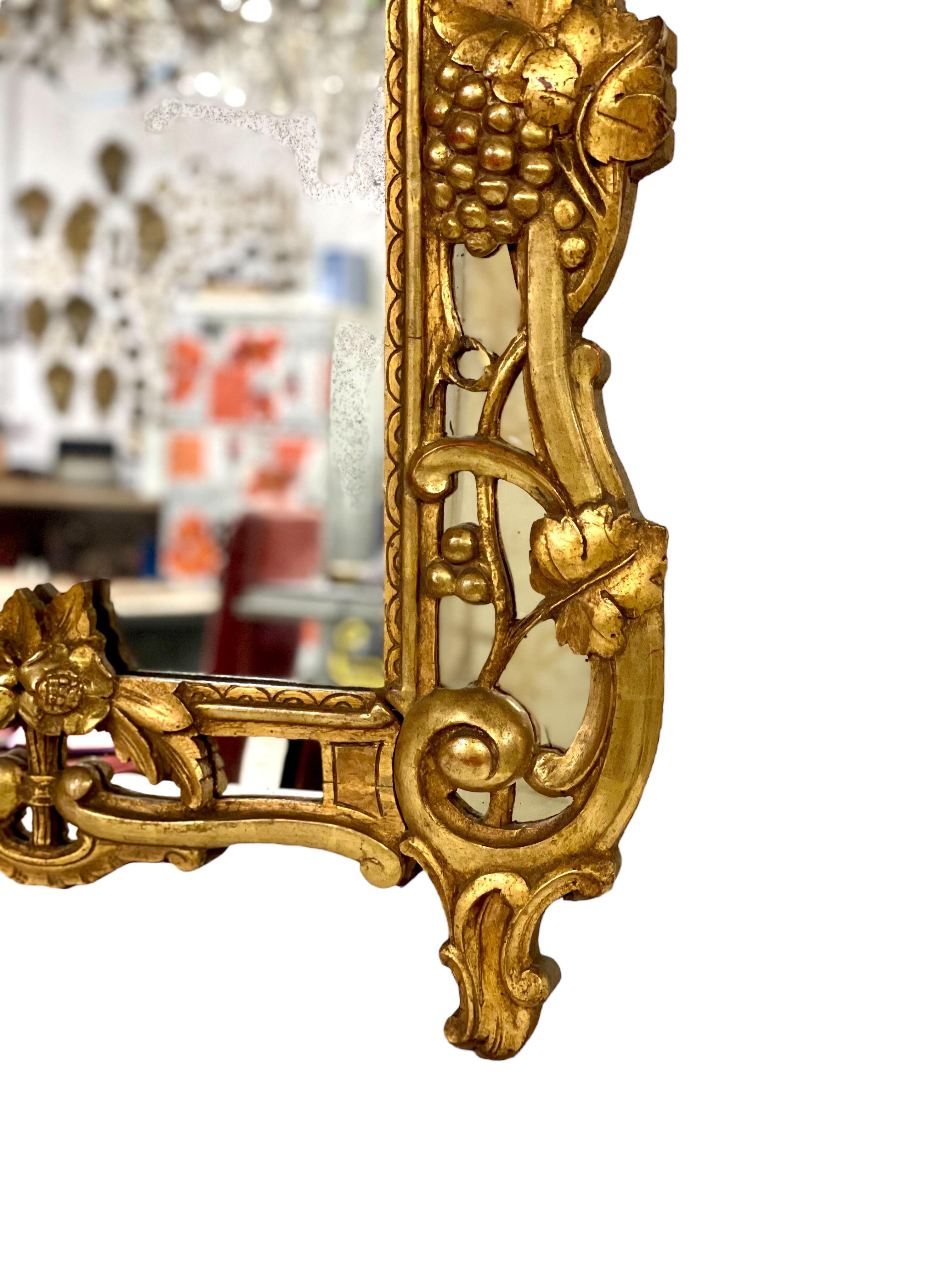 Bois doré Miroir de cheminée en bois doré Régence du XIXe siècle en vente