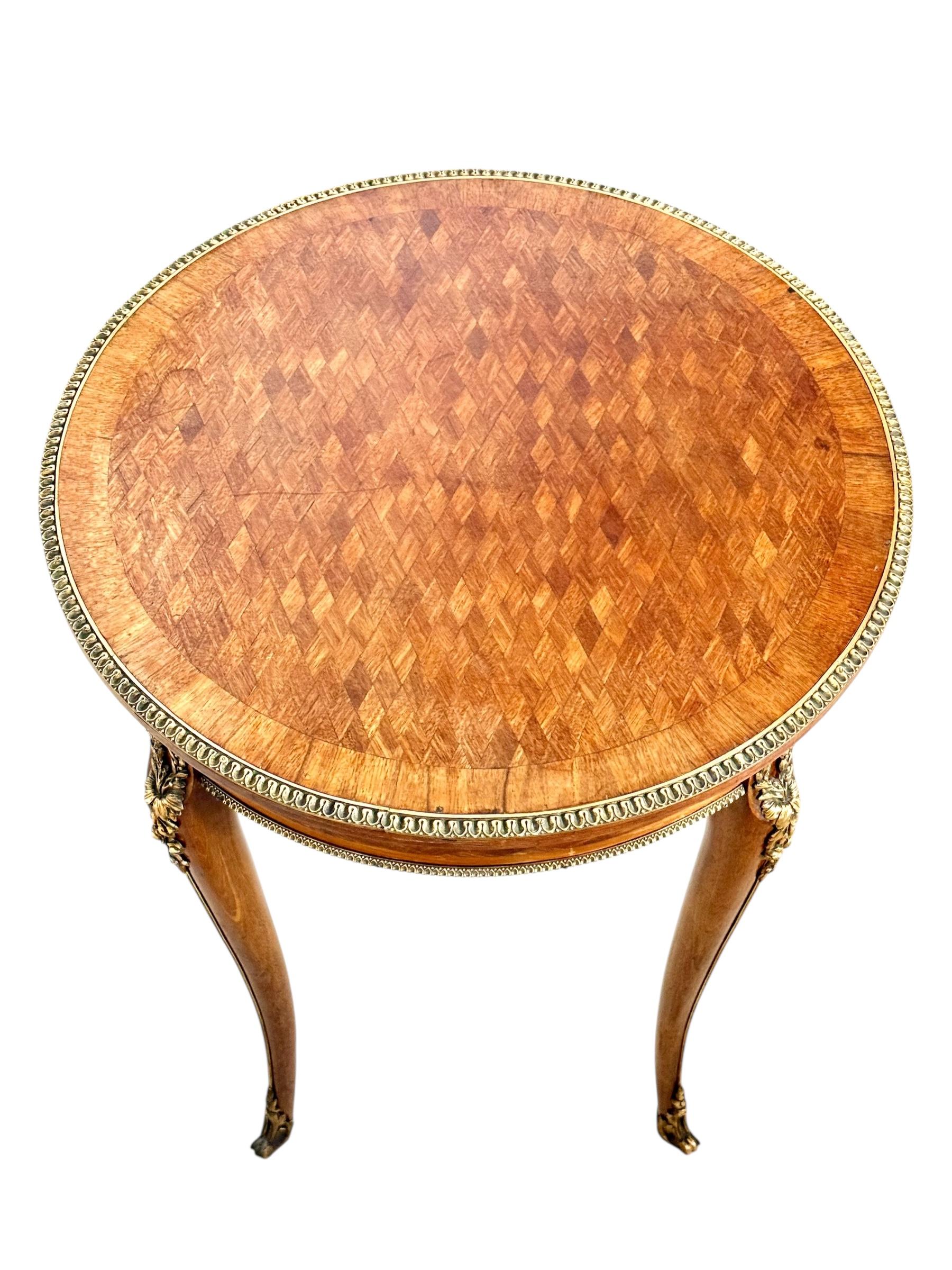 19th Century Louis XV Guéridon Table with Marquetry and Gilt Bronze For Sale 10