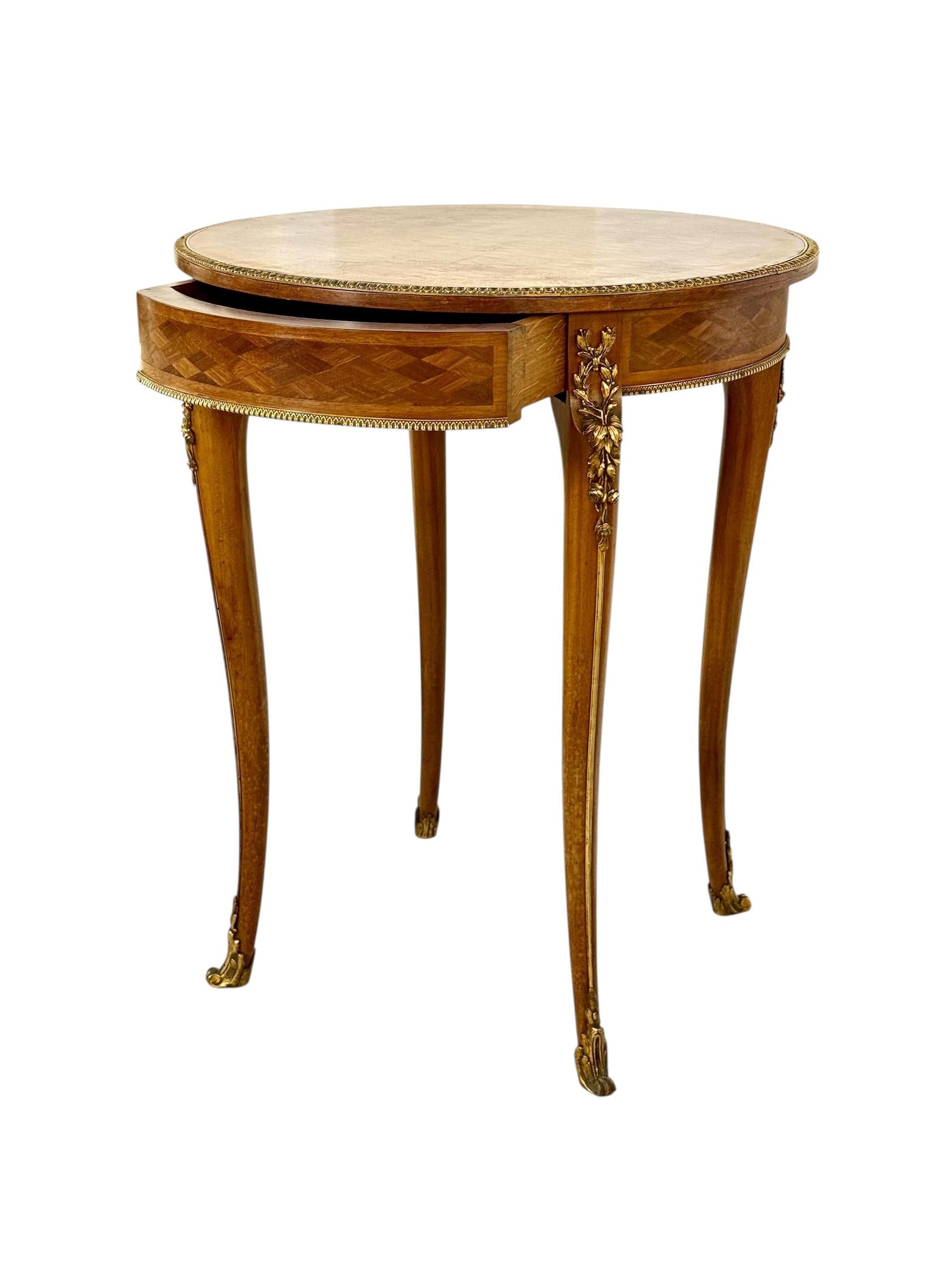 19th Century Louis XV Guéridon Table with Marquetry and Gilt Bronze For Sale 1