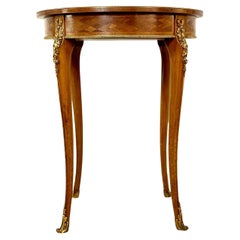 Table Guéridon Louis XV du 19ème siècle avec marqueterie et bronze doré