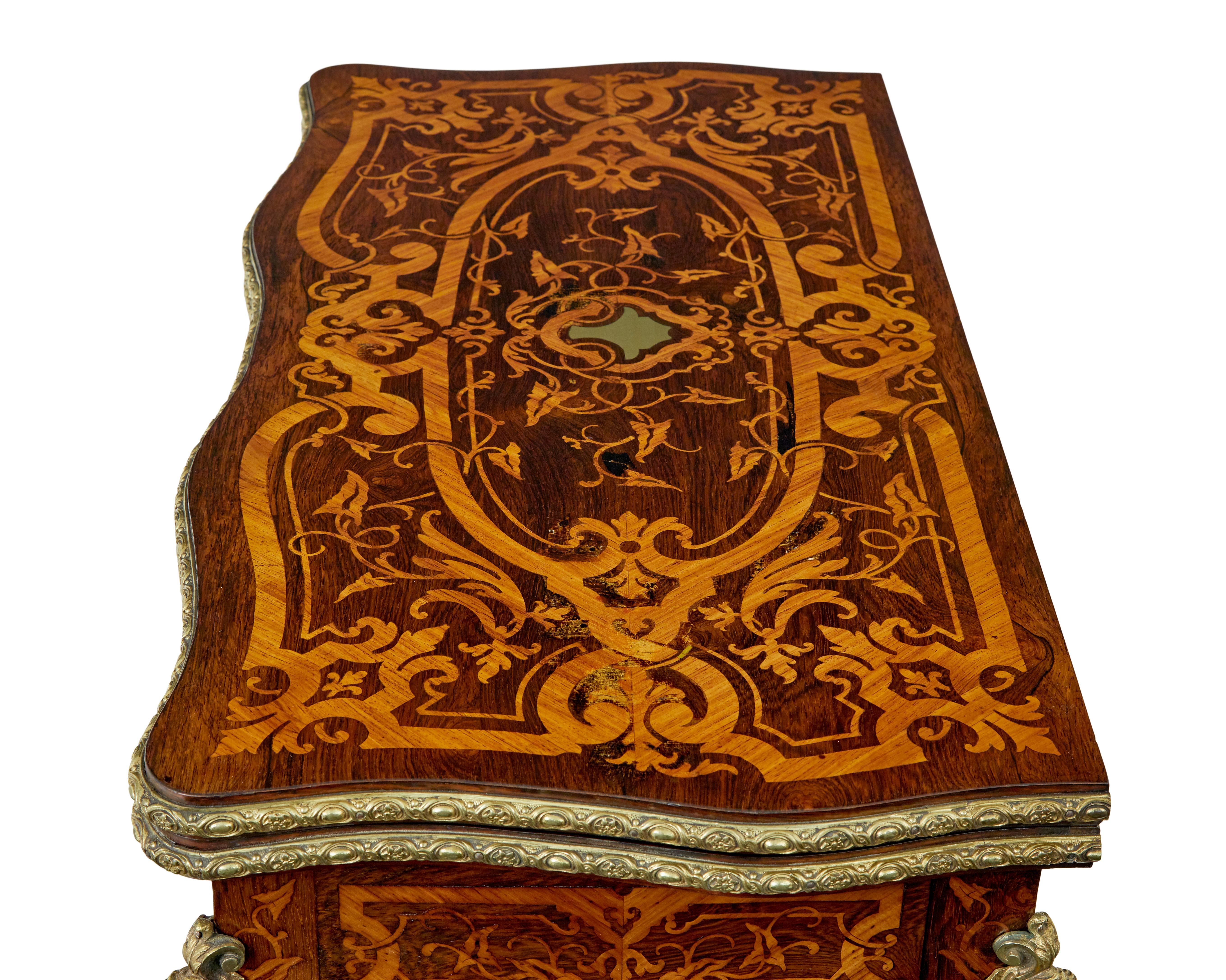 Table à cartes en marqueterie d'influence Louis XV du 19e siècle en vente 4