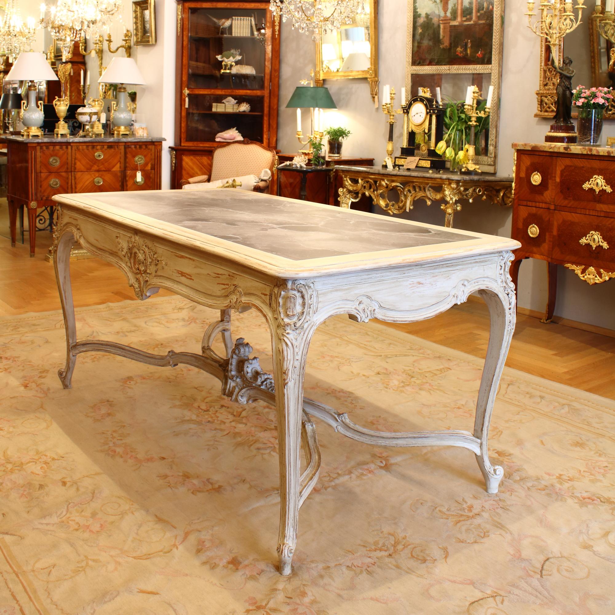 19th Century Louis XV Large Carved and Painted Wood Center or Dining Table In Good Condition For Sale In Berlin, DE