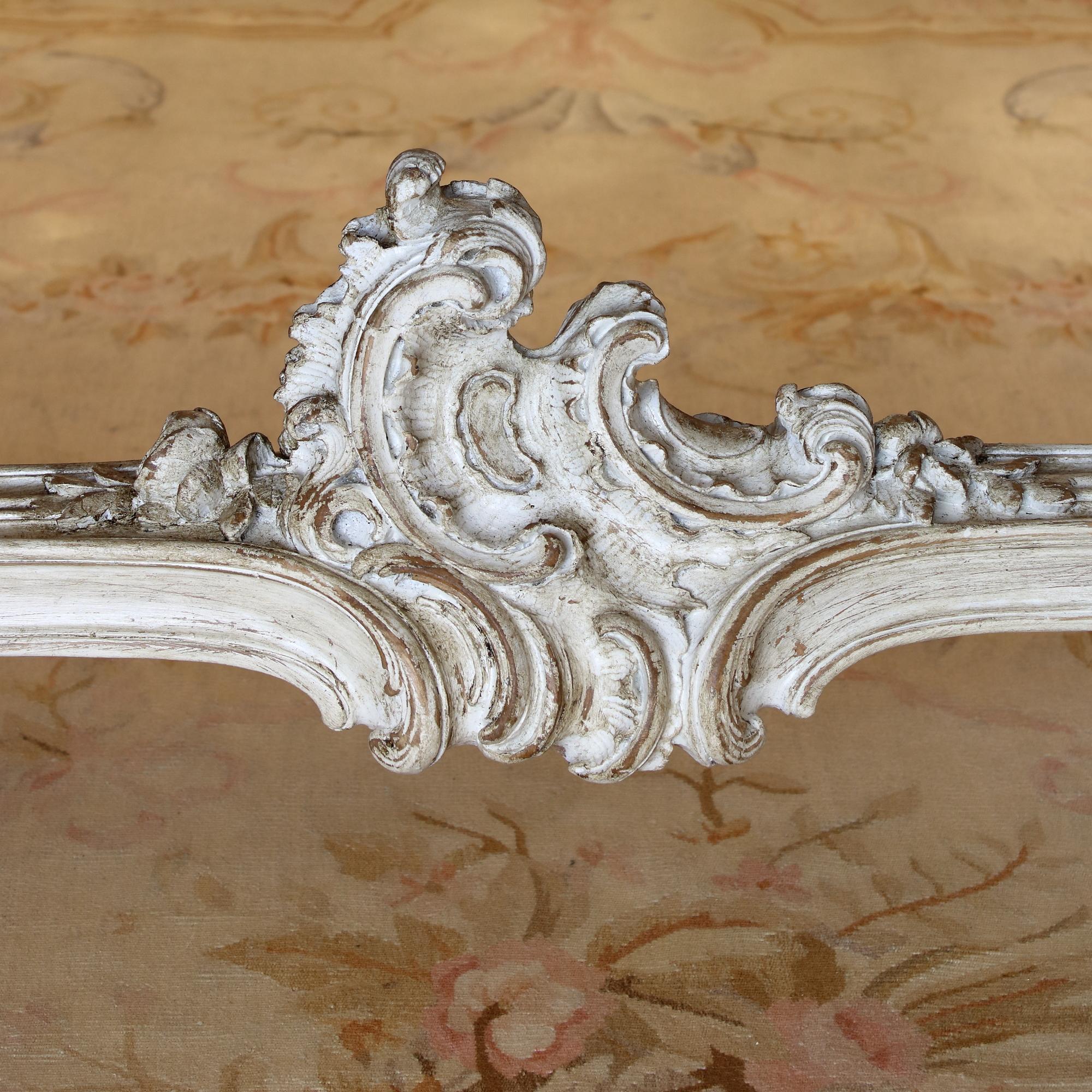 19. Jahrhundert Louis XV Große geschnitzte und bemalte Holz-Center oder Esstisch im Angebot 3
