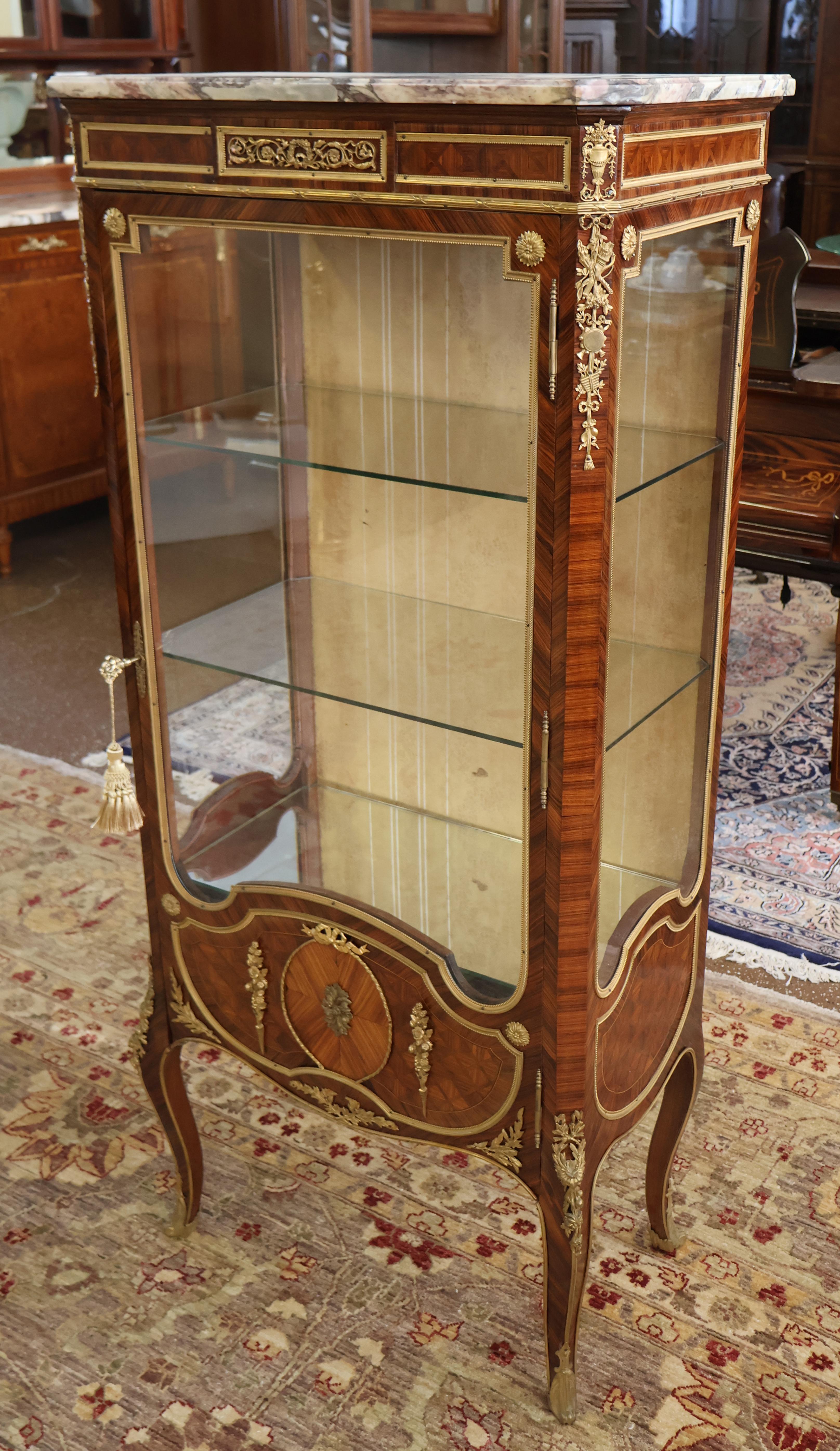 Hand-Carved 19th Century Louis XV Marble Top Kingwood Vitrine Attributed to Paul Sormani For Sale