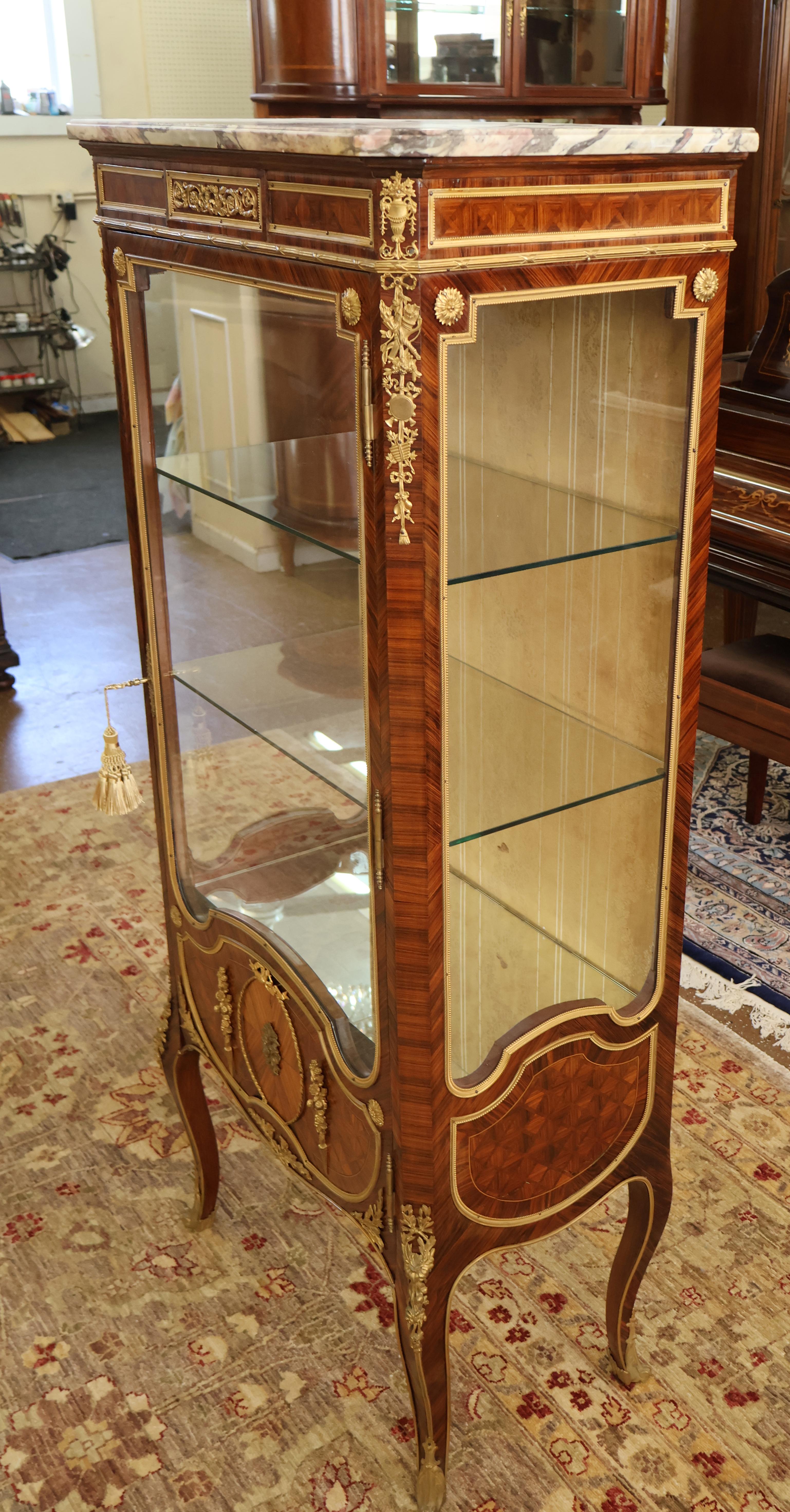 19th Century Louis XV Marble Top Kingwood Vitrine Attributed to Paul Sormani For Sale 1