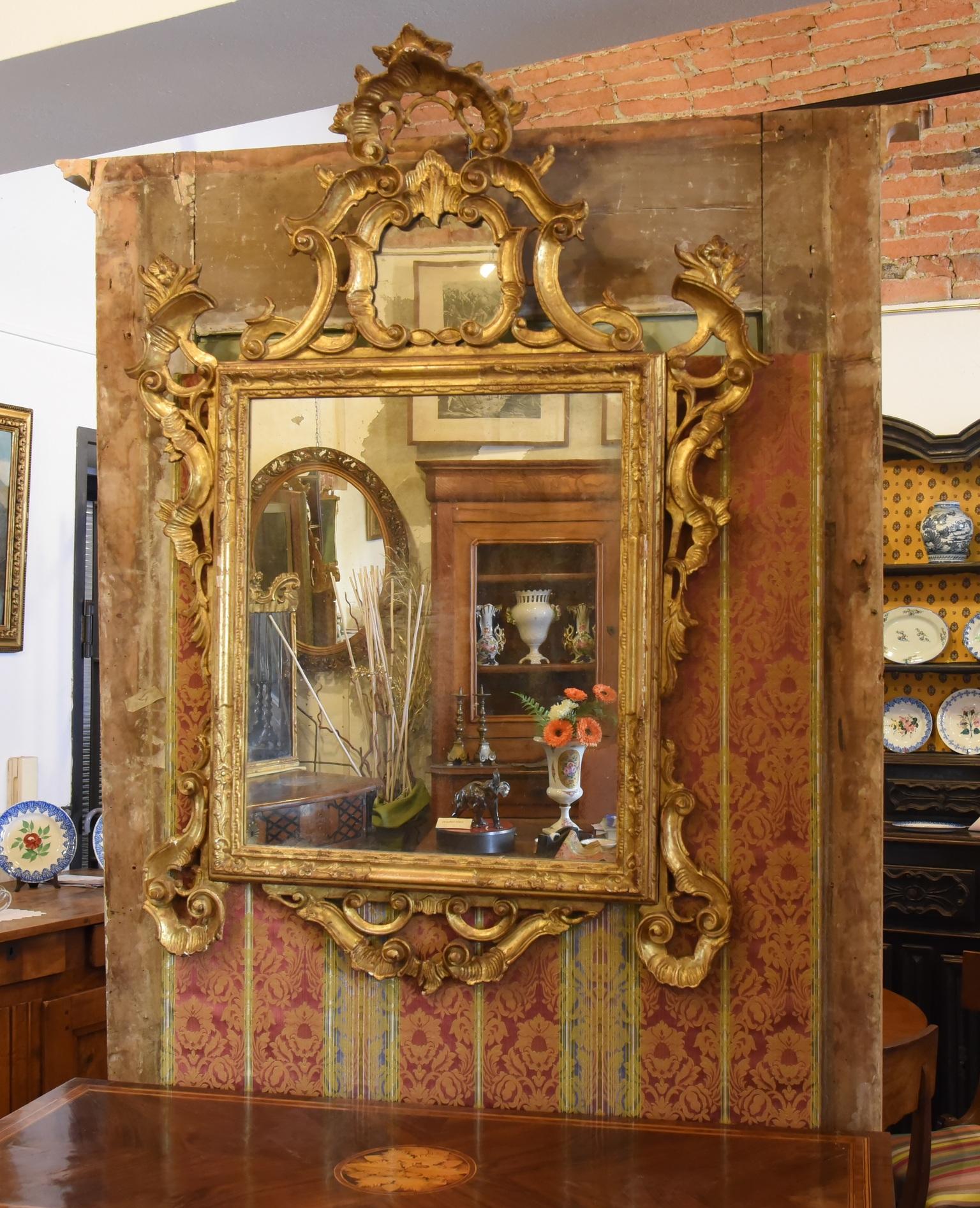 Giltwood 19th century Louis XV Mirror Carved Gilded Wood Antique Mirror in Mercury, 1800s For Sale