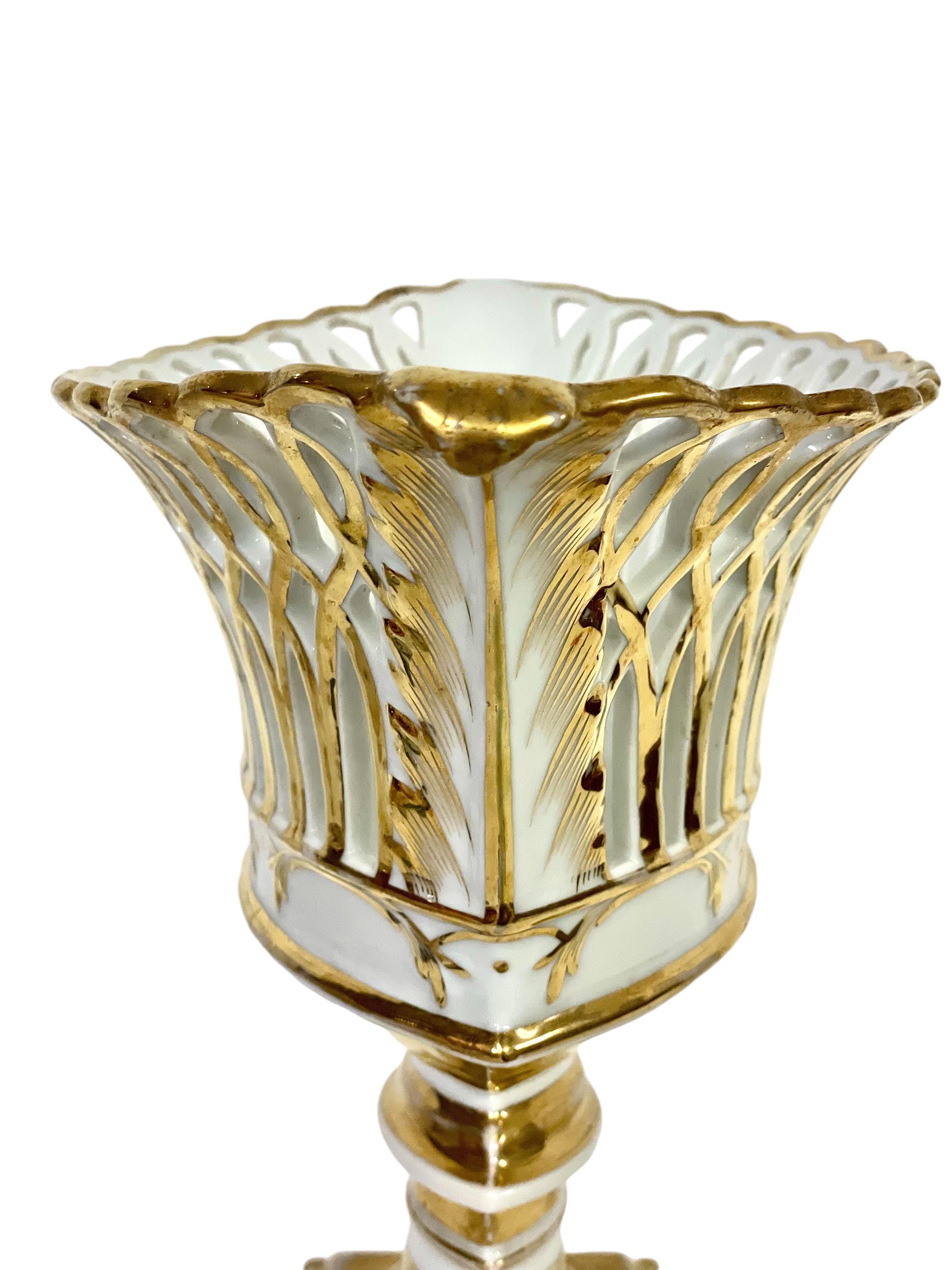 Napoleon III Louis XV Style Porcelain Openwork Fruit Basket, 19th Century For Sale