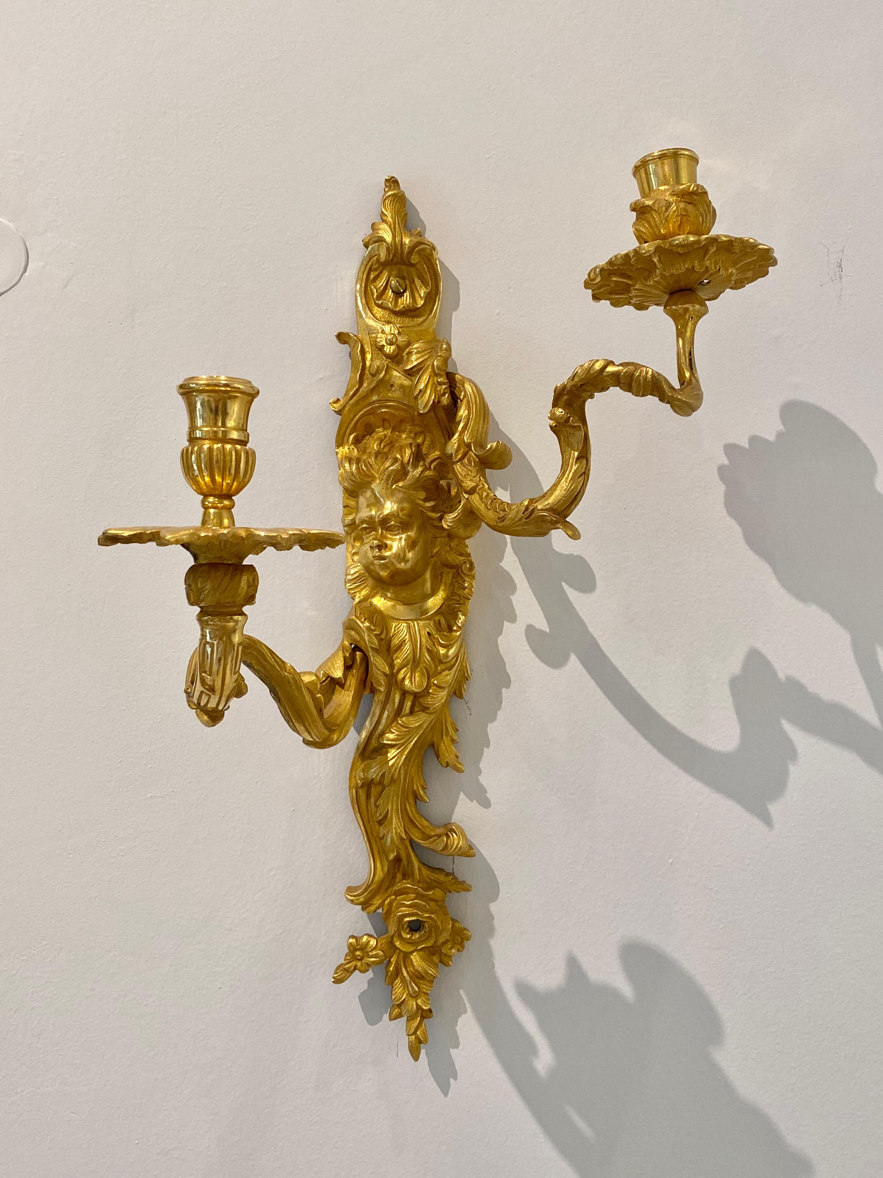 Français Appliques françaises Louis XV en bronze doré du XIXe siècle en vente
