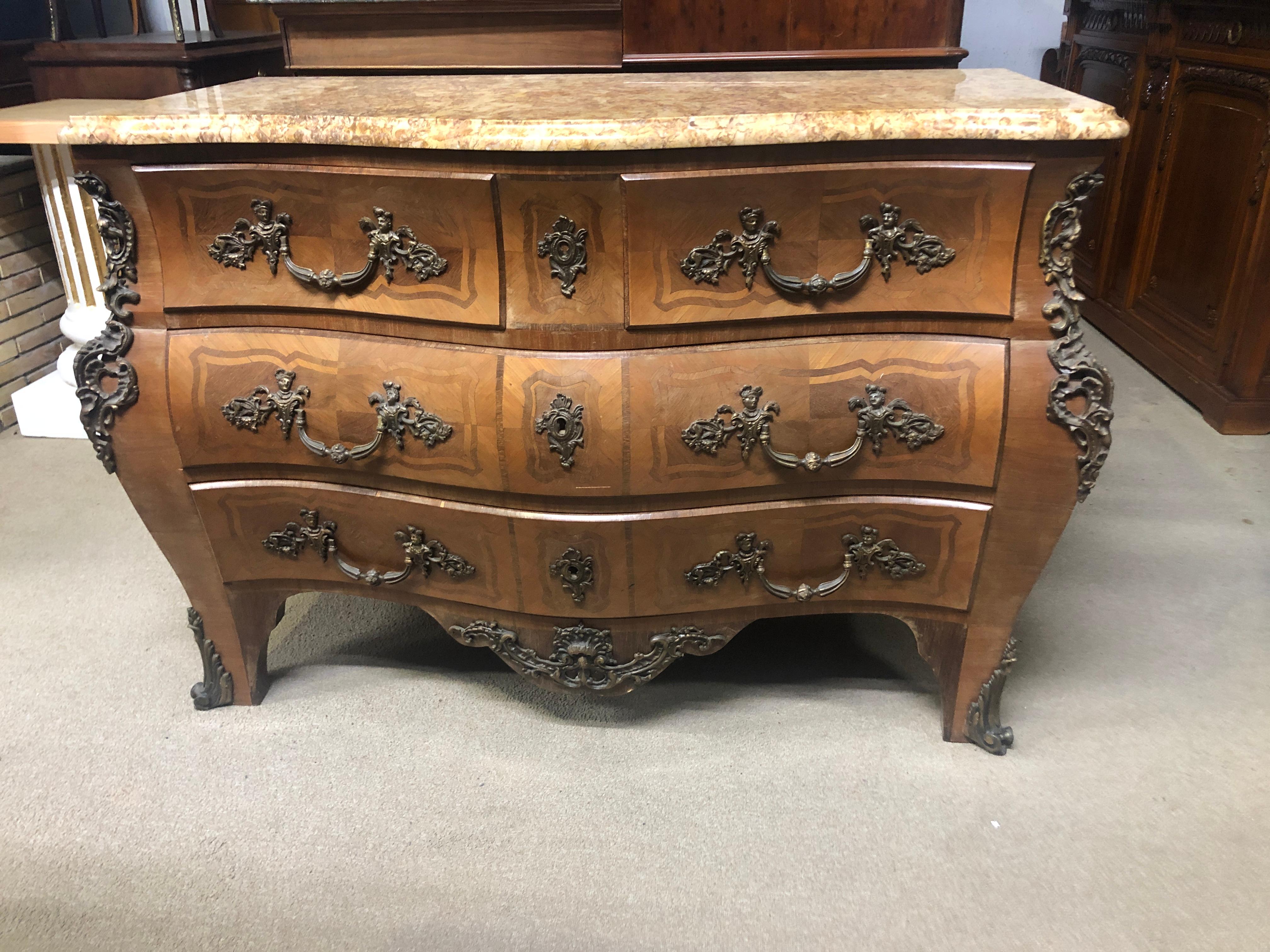 Chest of drawers French, late 19th century, in purple ebony, top in original yellow royal pink marble, accompanied by original bronze applications. In full Louis XV style, sinuous and important in its forms. In excellent condition, to restore to