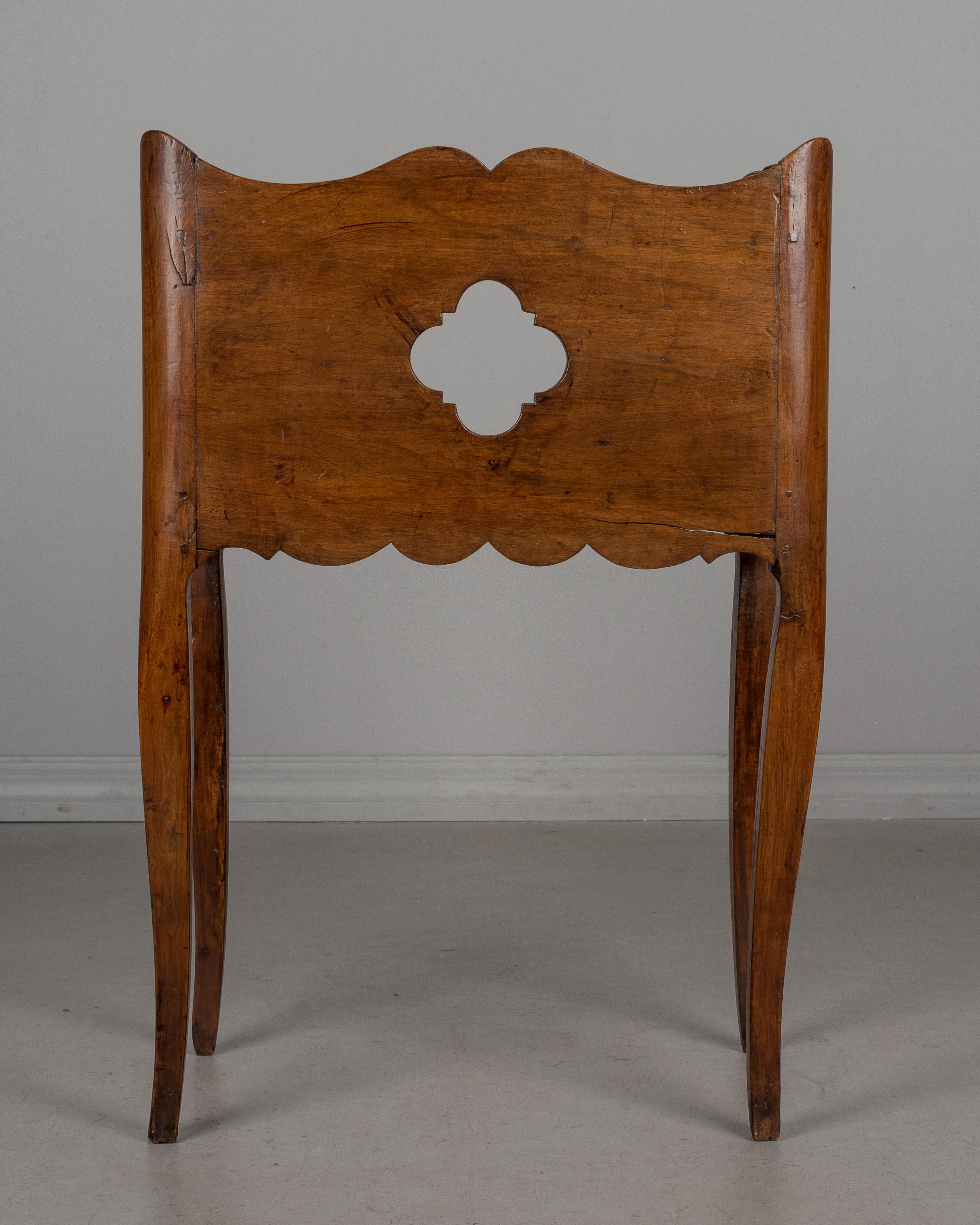 19th Century Louis XV Side Table (Handgefertigt)