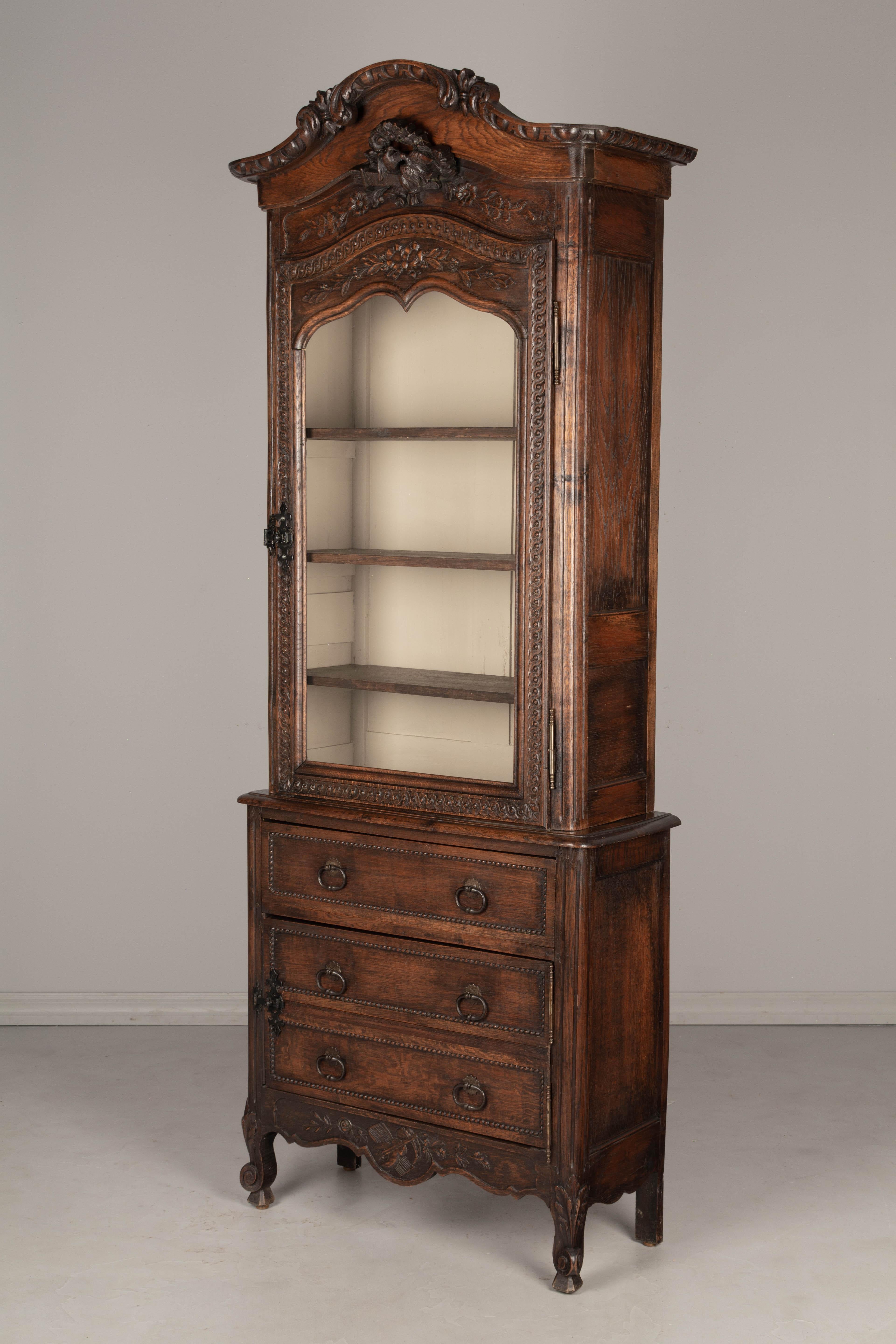 French 19th Century Louis XV Style Bonnetiére or Display Cabinet For Sale