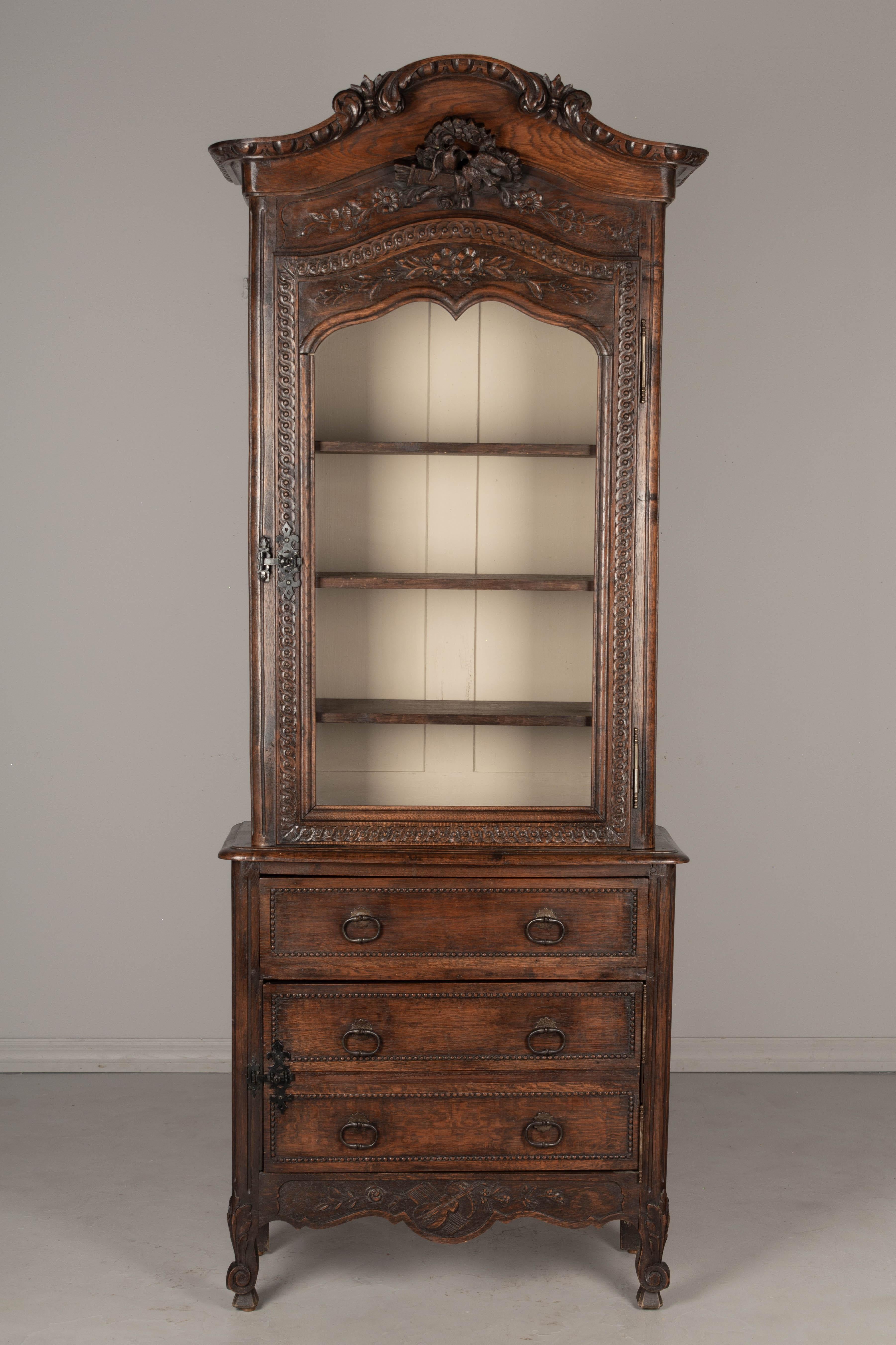 Hand-Carved 19th Century Louis XV Style Bonnetiére or Display Cabinet For Sale
