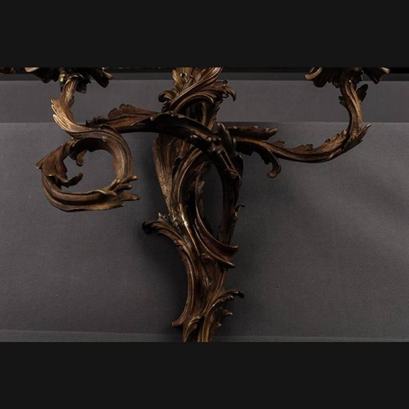 Wandleuchte aus Bronze im Louis-XV-Stil des 19. Jahrhunderts (Französisch) im Angebot