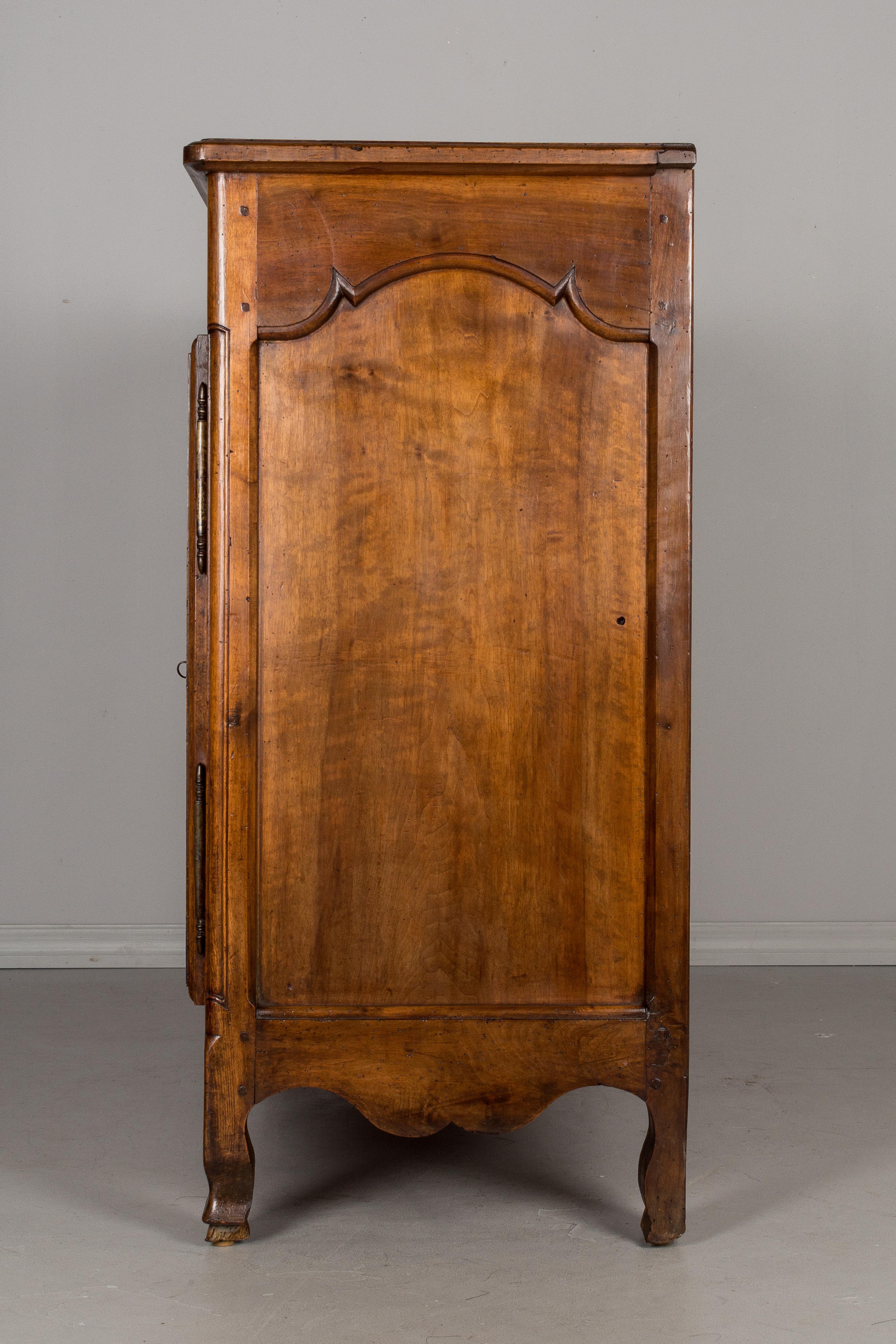 Buffet- oder Sideboard im Louis XV.-Stil des 19. Jahrhunderts im Angebot 1