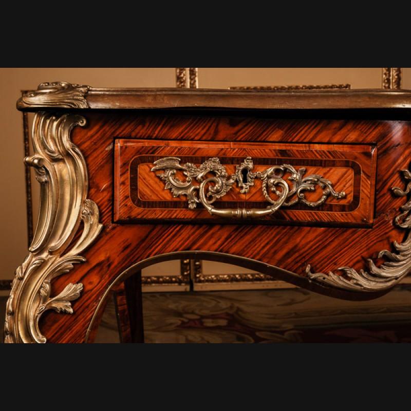 Schreibtisch im Louis-XV-Stil des 19. Jahrhunderts (Holz) im Angebot