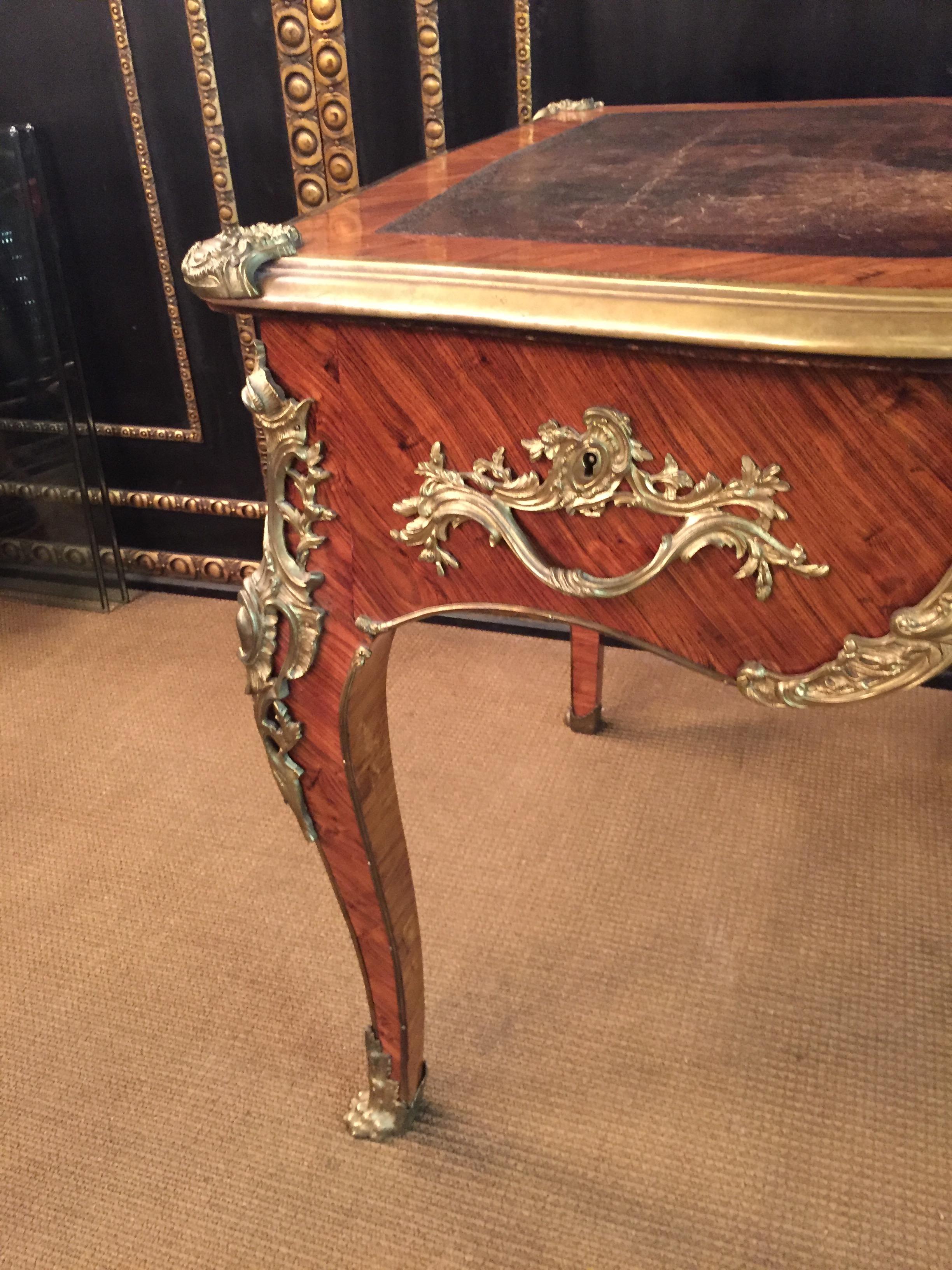 Antique 19th Century Louis XV Style Bureau Plat Writing Table Mahogany veneer In Good Condition For Sale In Berlin, DE